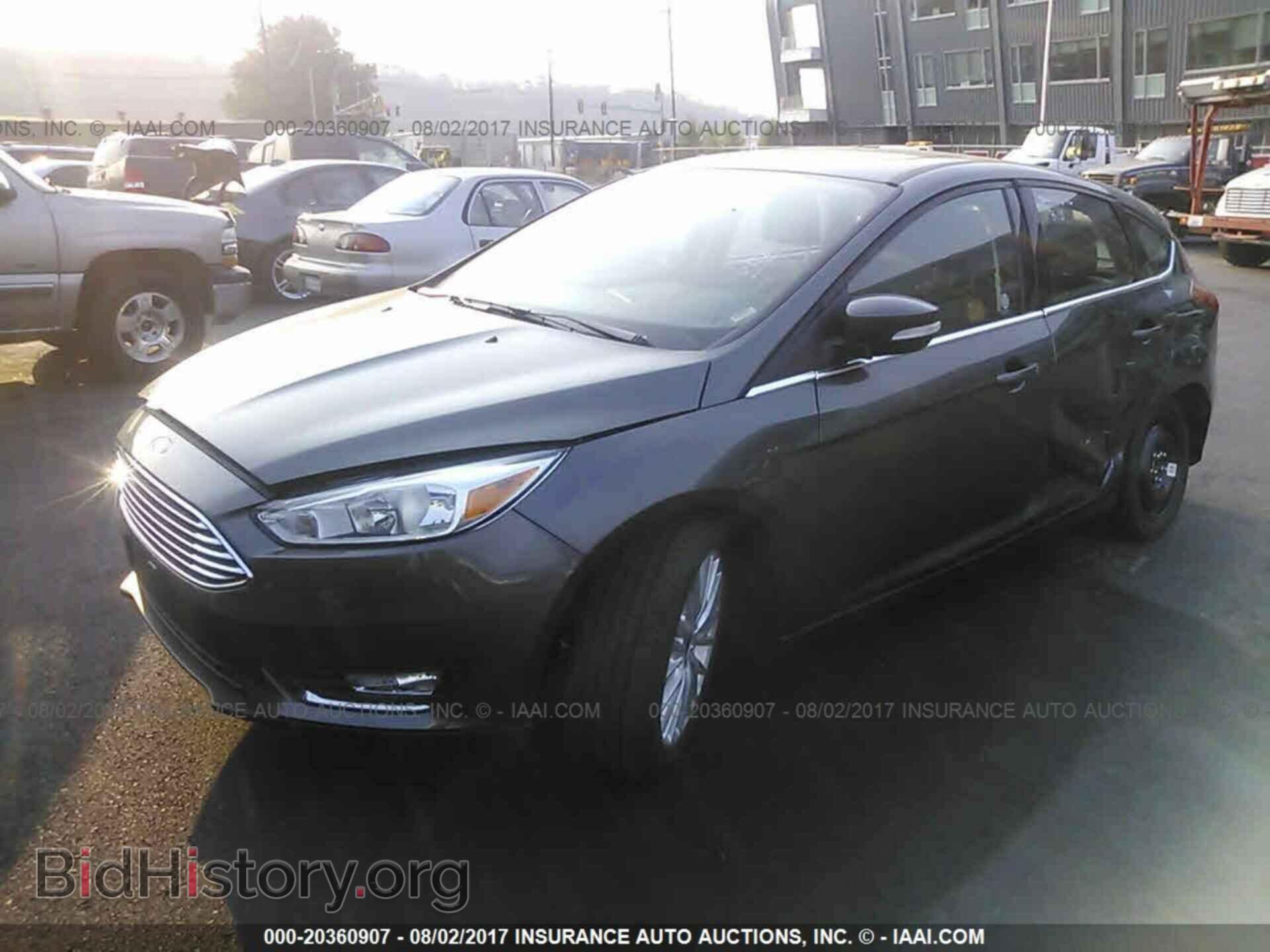 2017 Ford Focus - VIN: 1FADP3N29HL272555 - Photo 2