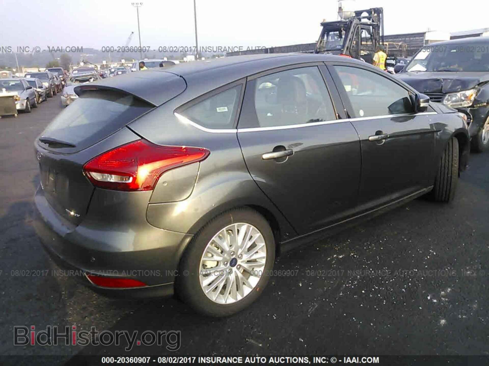 2017 Ford Focus - VIN: 1FADP3N29HL272555 - Photo 4