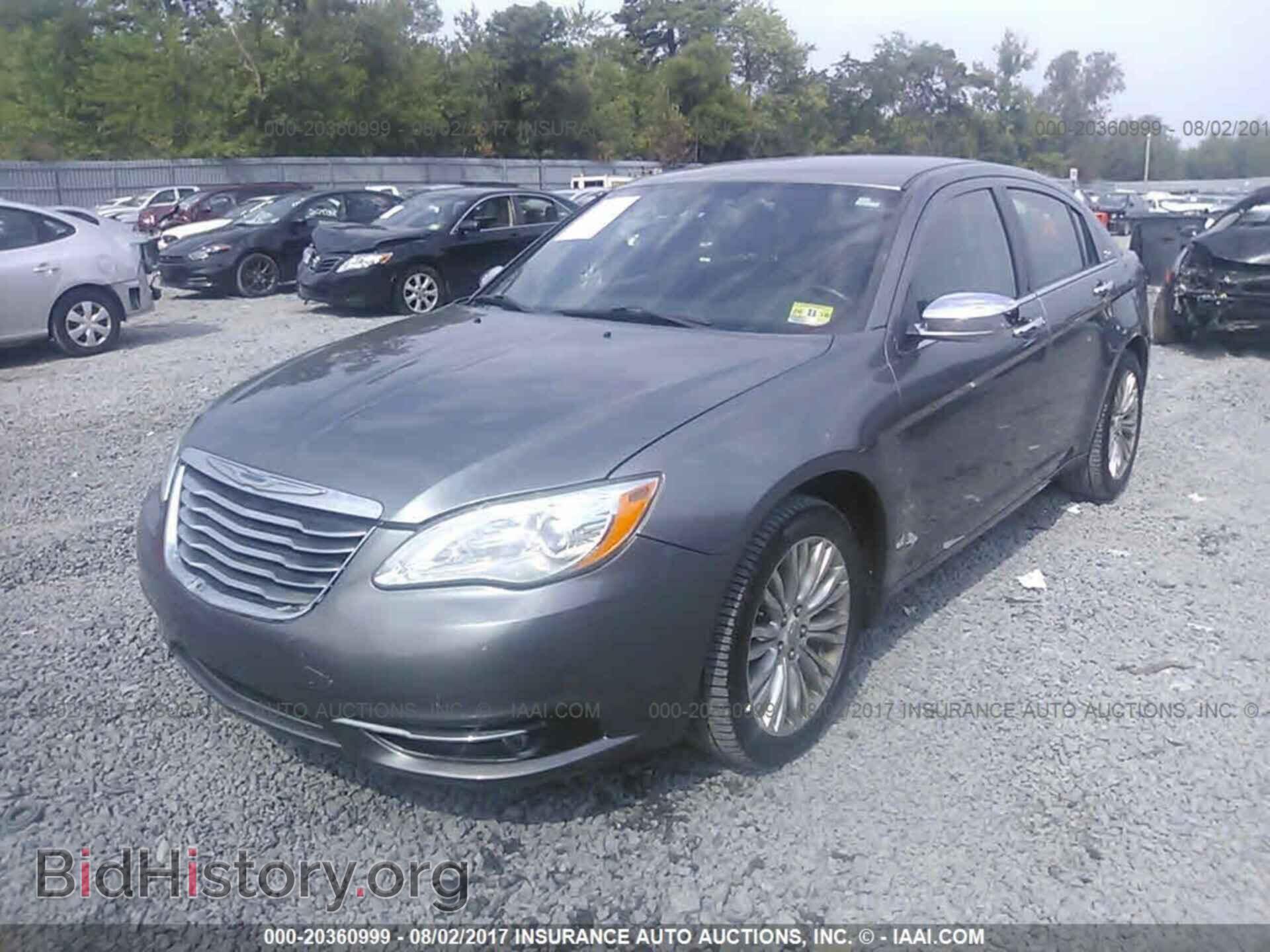 2011 Chrysler 200 - VIN: 1C3BC2FB1BN615686 - Photo 2
