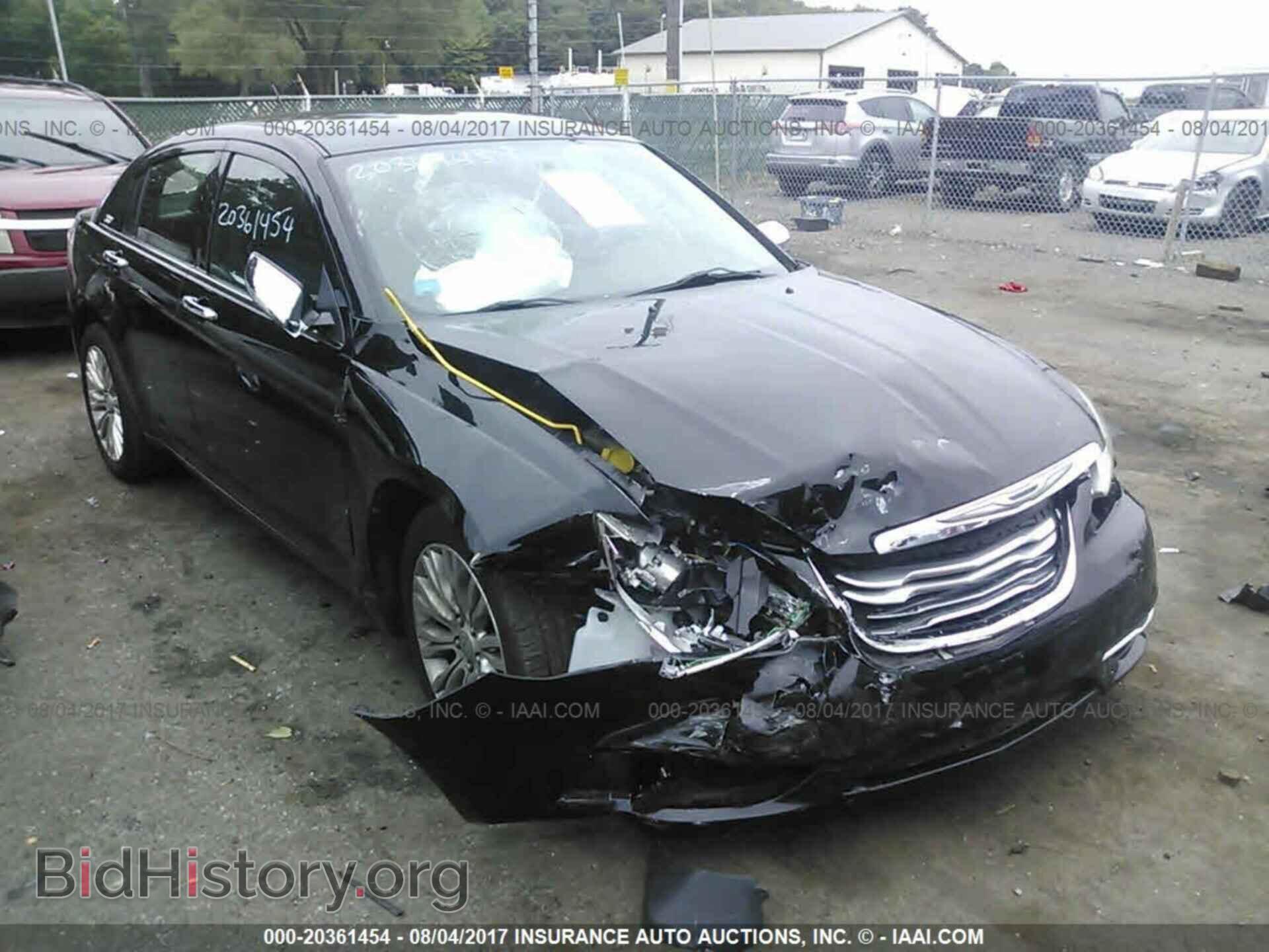 Photo 1C3BC2FG1BN569062 - Chrysler 200 2011