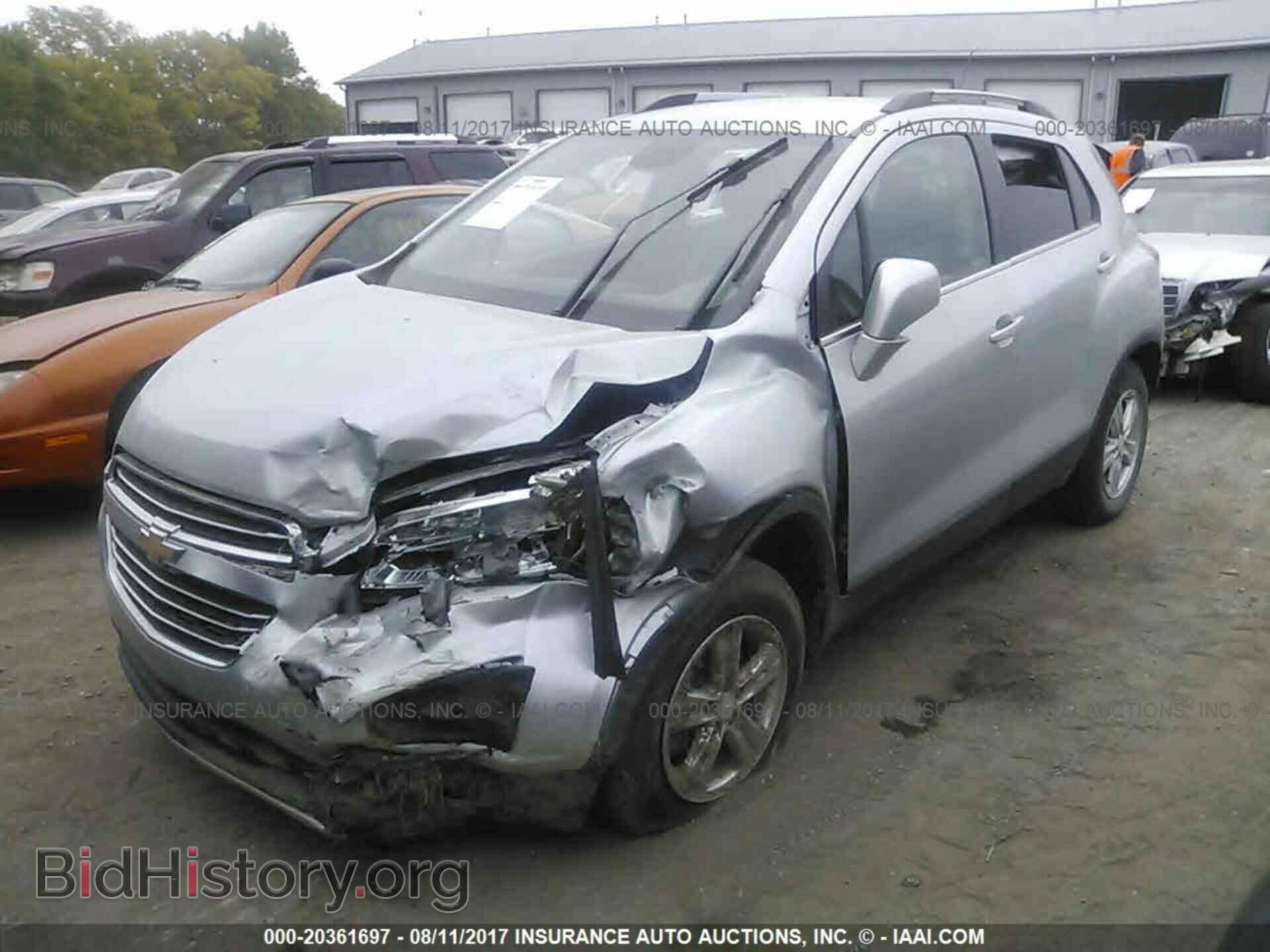 2015 Chevrolet Trax - VIN: 3GNCJRSB1FL242702 - Фото 2
