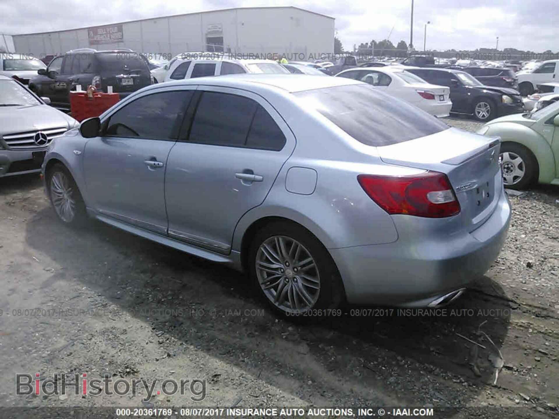2011 Suzuki Kizashi - VIN: JS2RE9A84B6110136 - Фото 3