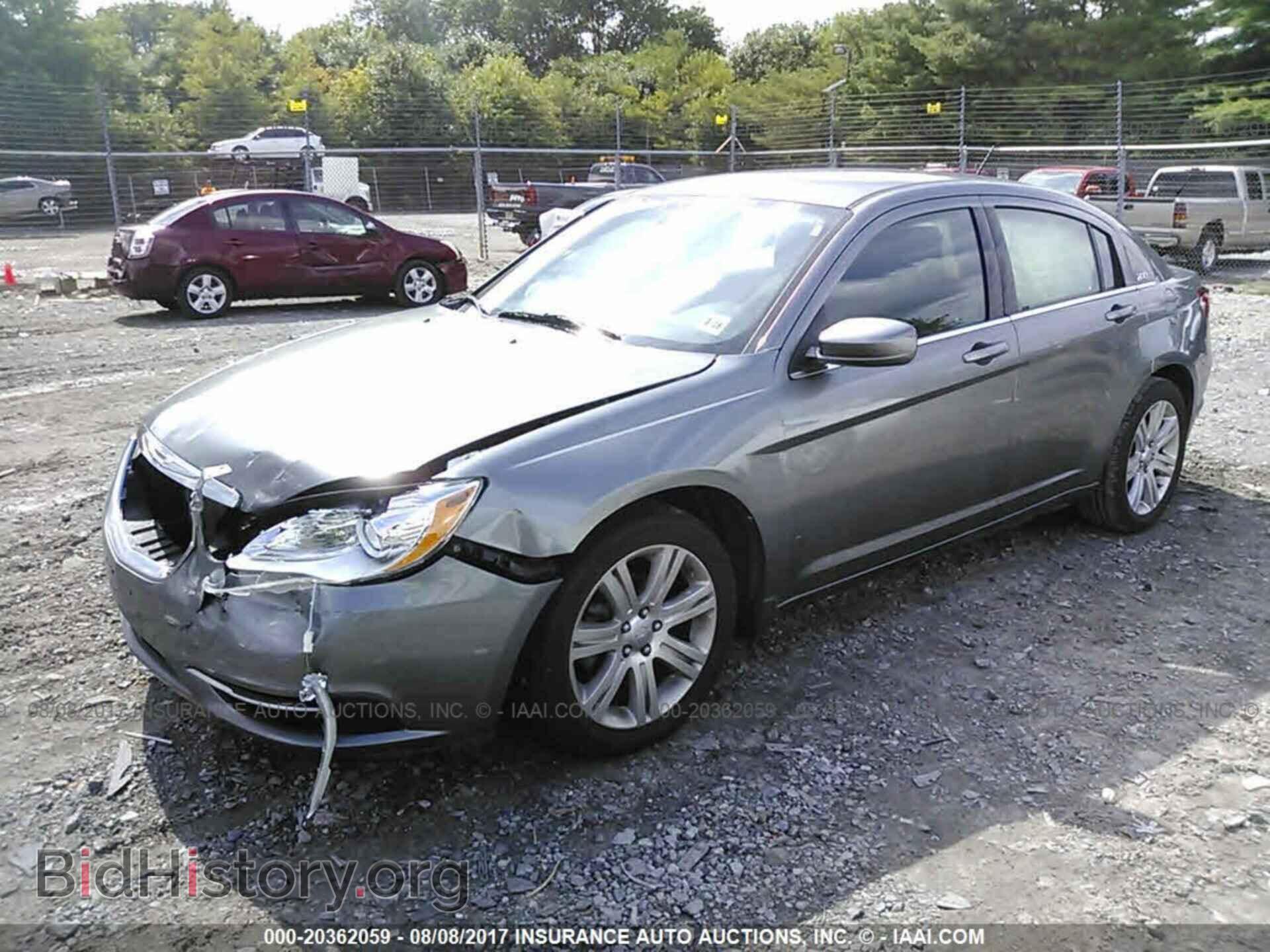 2013 Chrysler 200 - VIN: 1C3CCBAB6DN735675 - Фото 2
