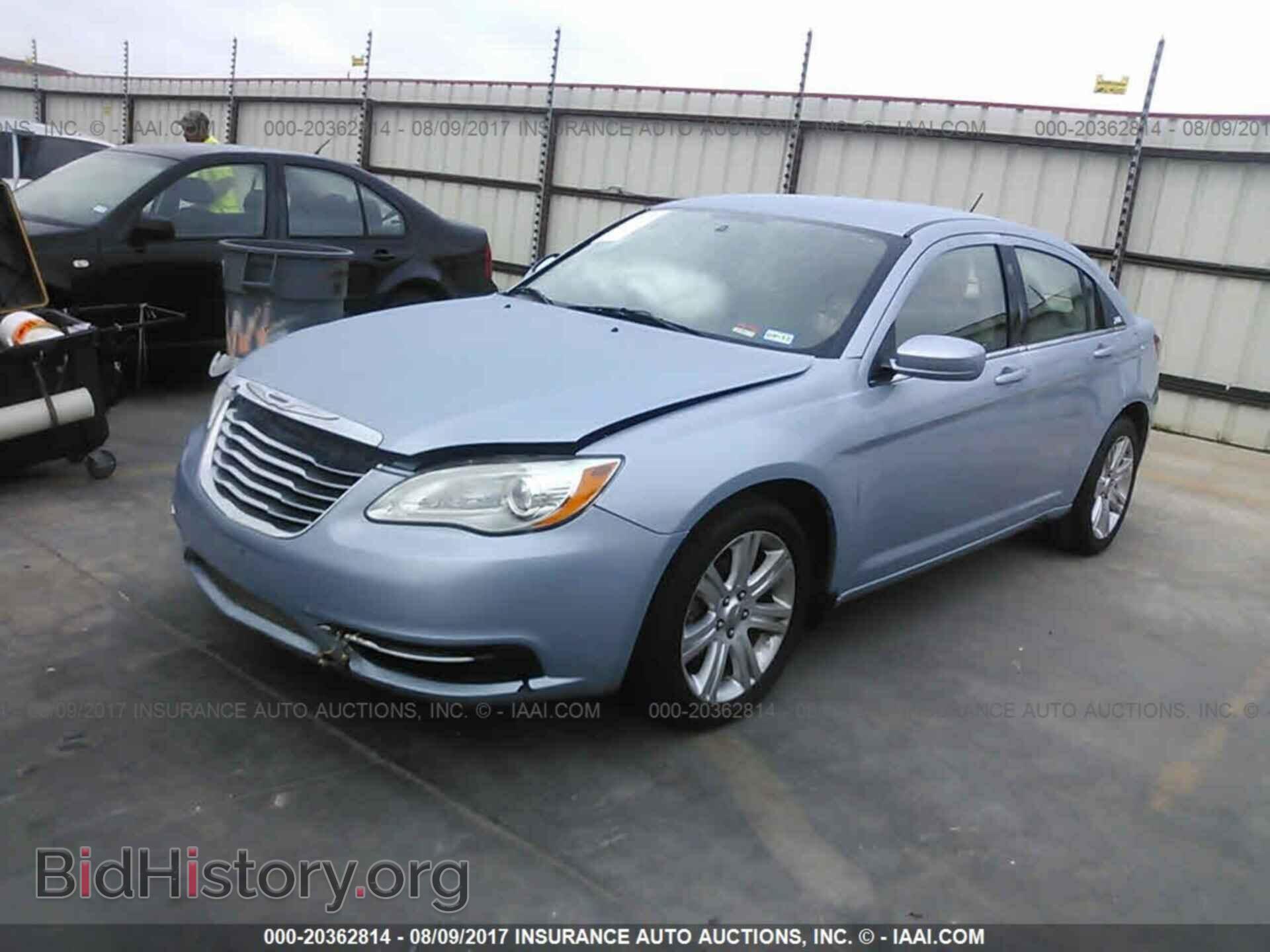 2013 Chrysler 200 - VIN: 1C3CCBBB5DN592362 - Photo 2