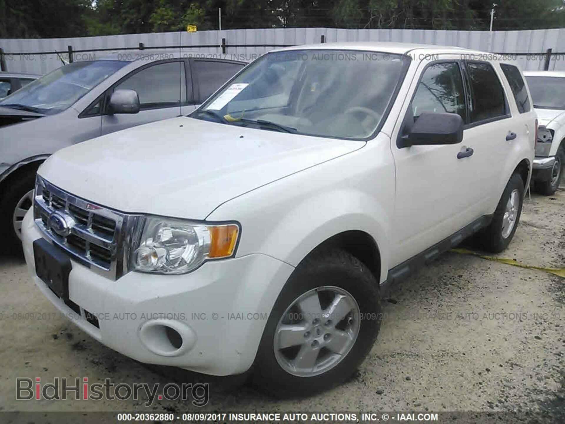 2011 Ford Escape - VIN: 1FMCU9C75BKC69631 - Фото 2
