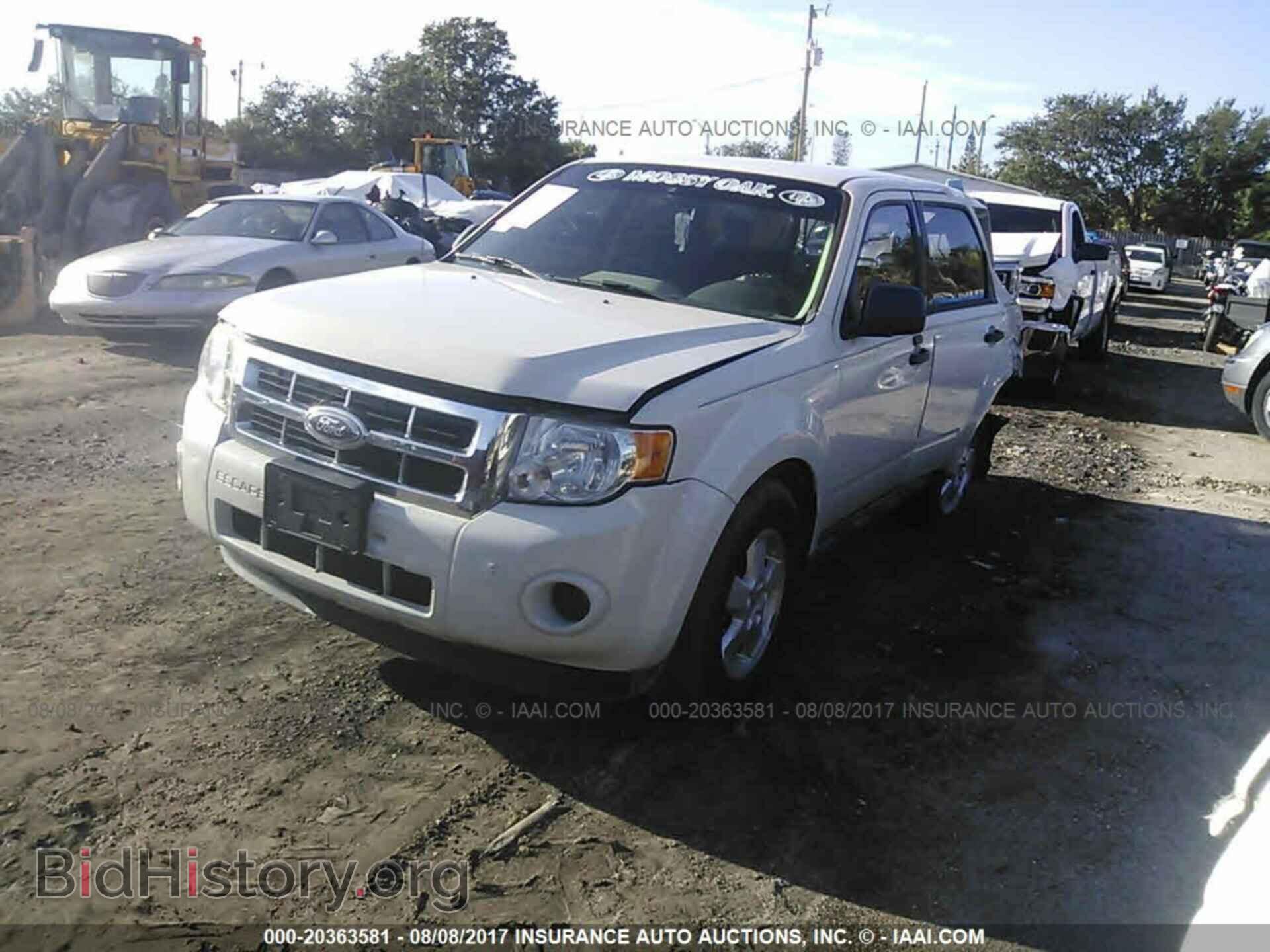 2011 Ford Escape - VIN: 1FMCU0C73BKC48367 - Photo 2