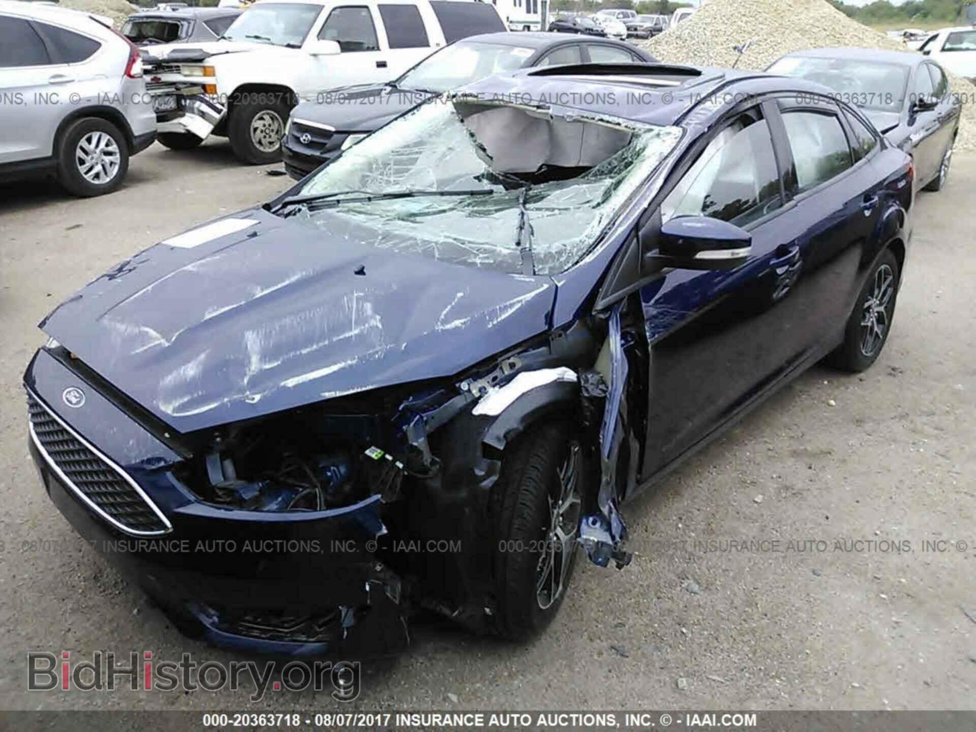 2017 Ford Focus - VIN: 1FADP3H27HL210633 - Photo 2