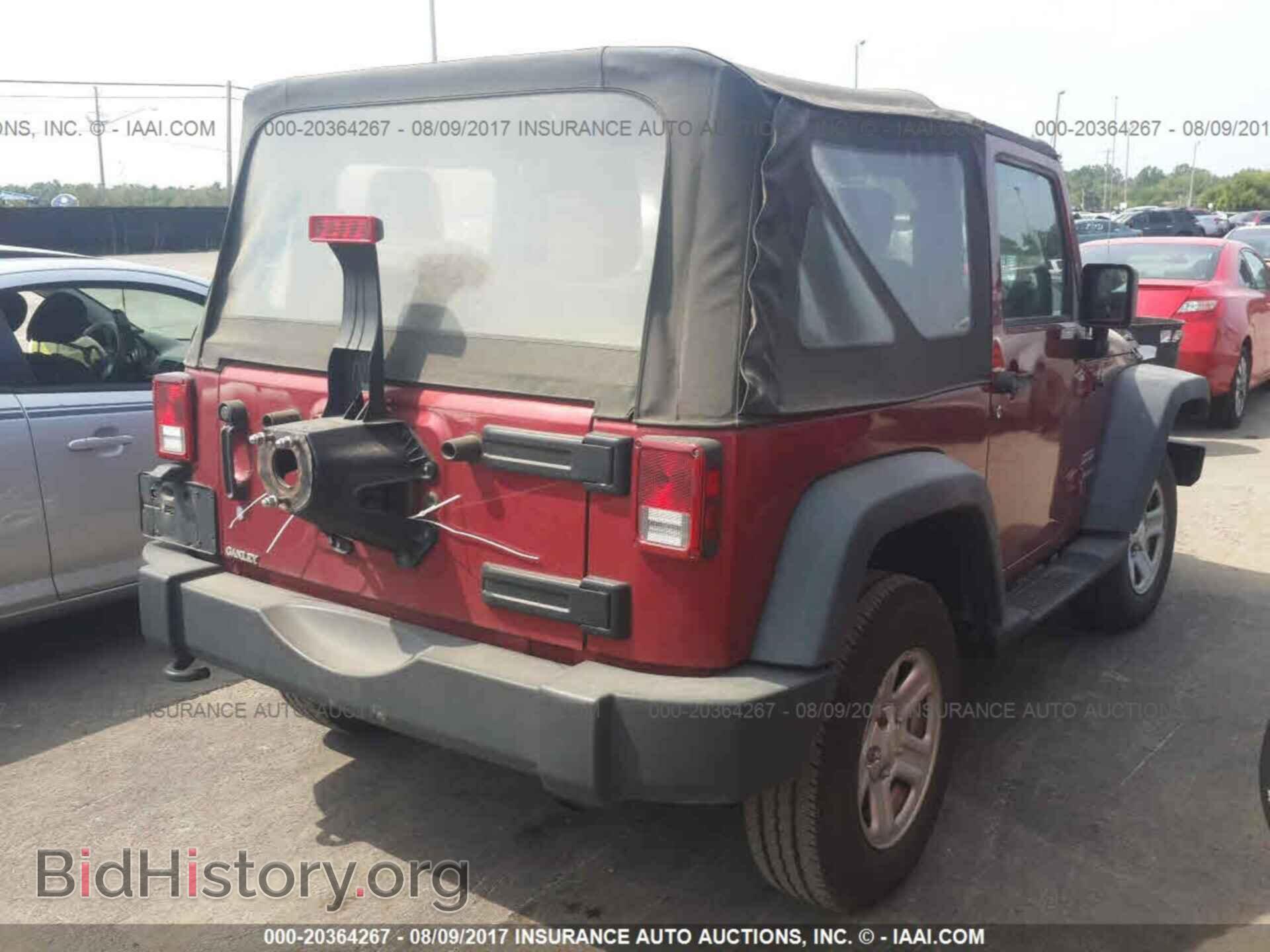 2011 Jeep Wrangler - VIN: 1J4AA2D13BL611202 - Фото 4