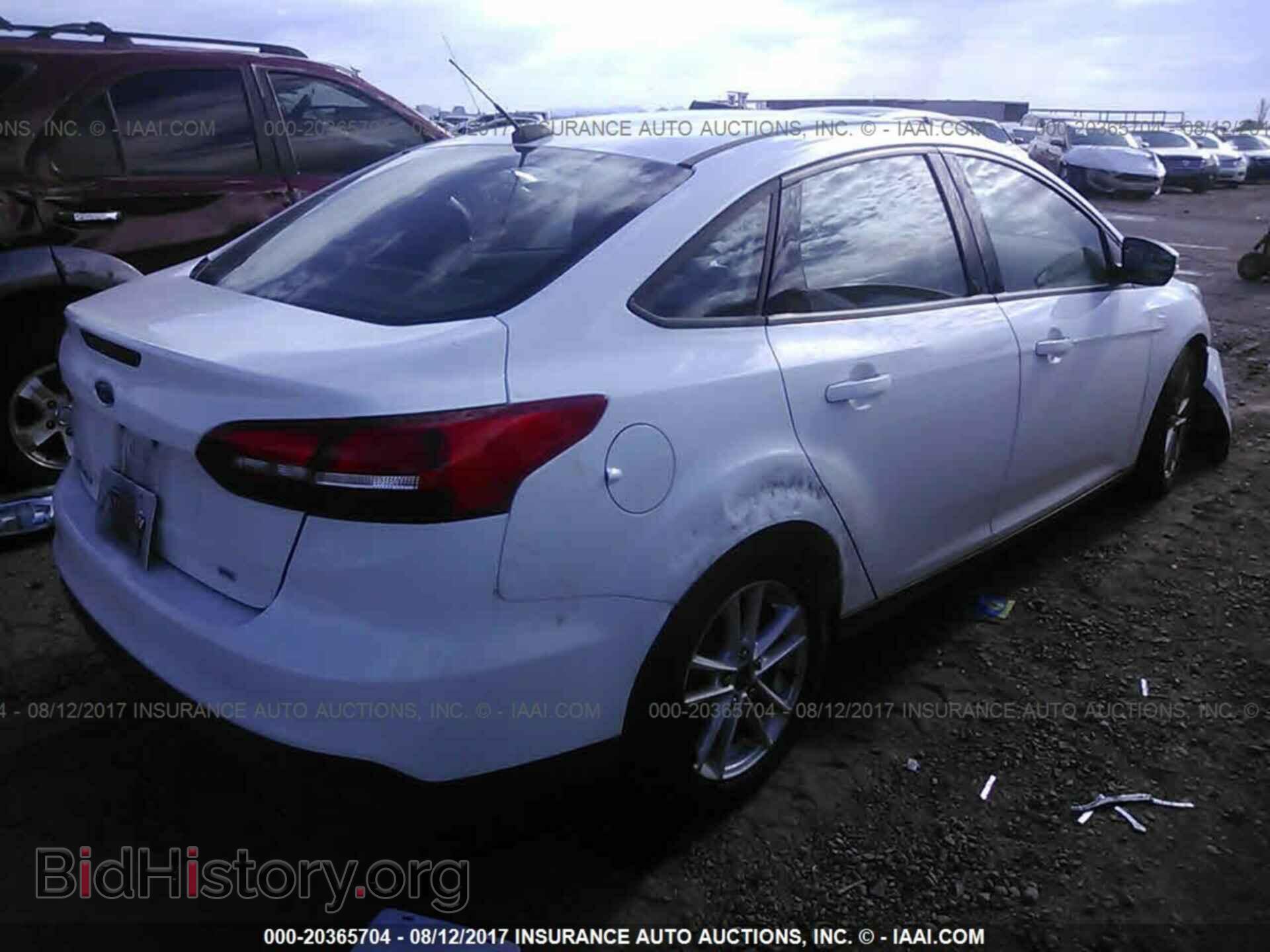 2015 Ford Focus - VIN: 1FADP3F24FL221055 - Photo 4
