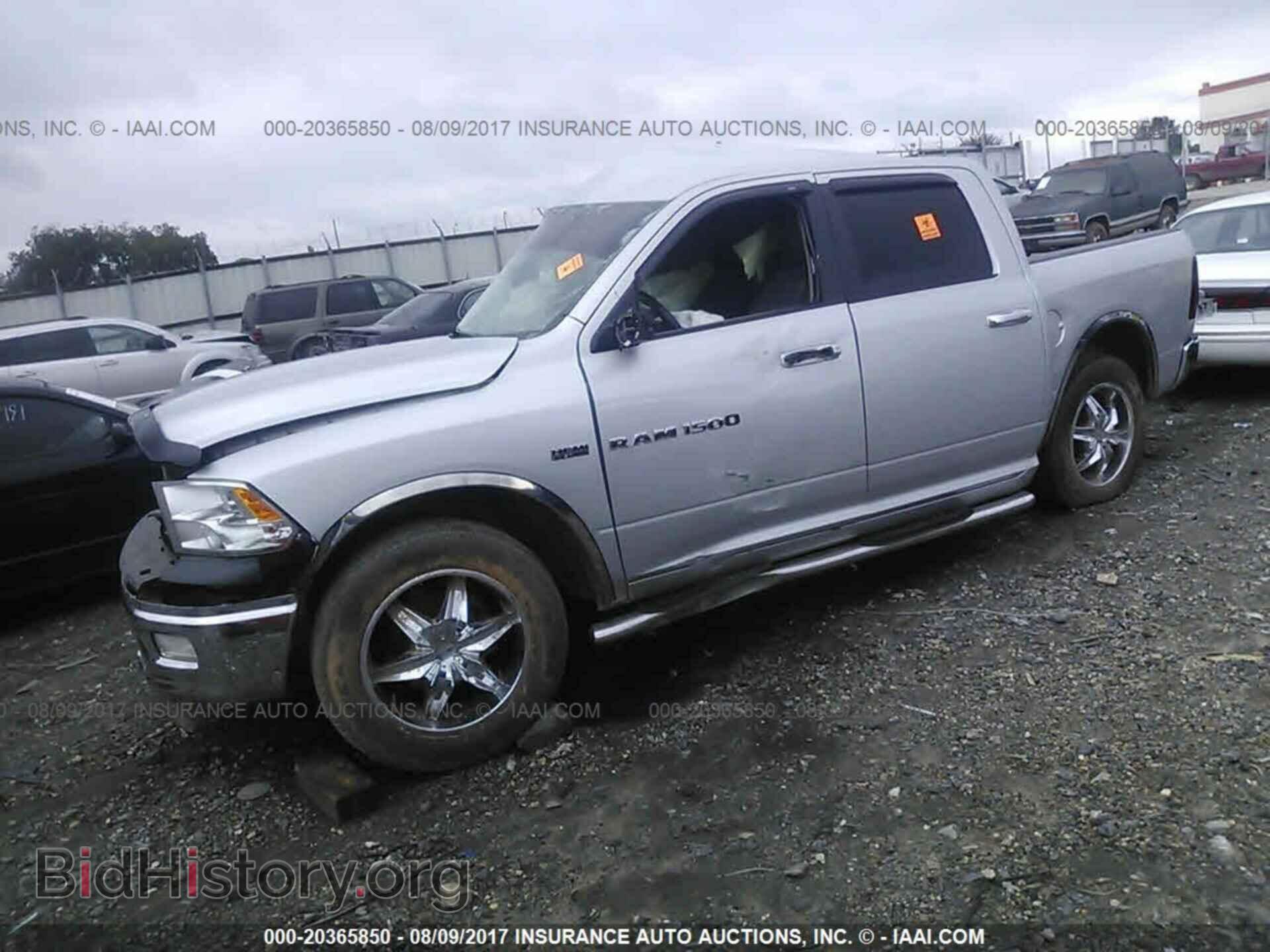 2011 Dodge Ram 1500 - VIN: 1D7RB1CT2BS636932 - Фото 2