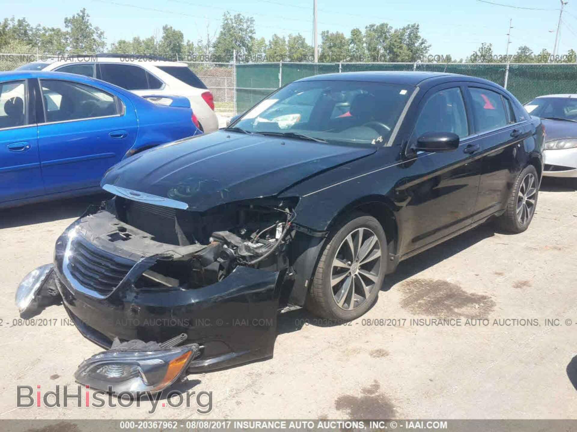 2011 Chrysler 200 - VIN: 1C3BC8FGXBN567006 - Photo 2