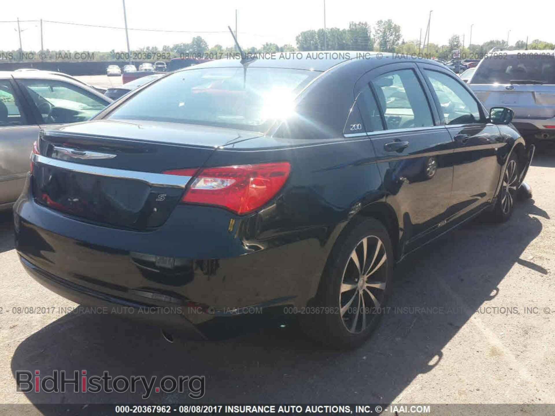 2011 Chrysler 200 - VIN: 1C3BC8FGXBN567006 - Photo 4