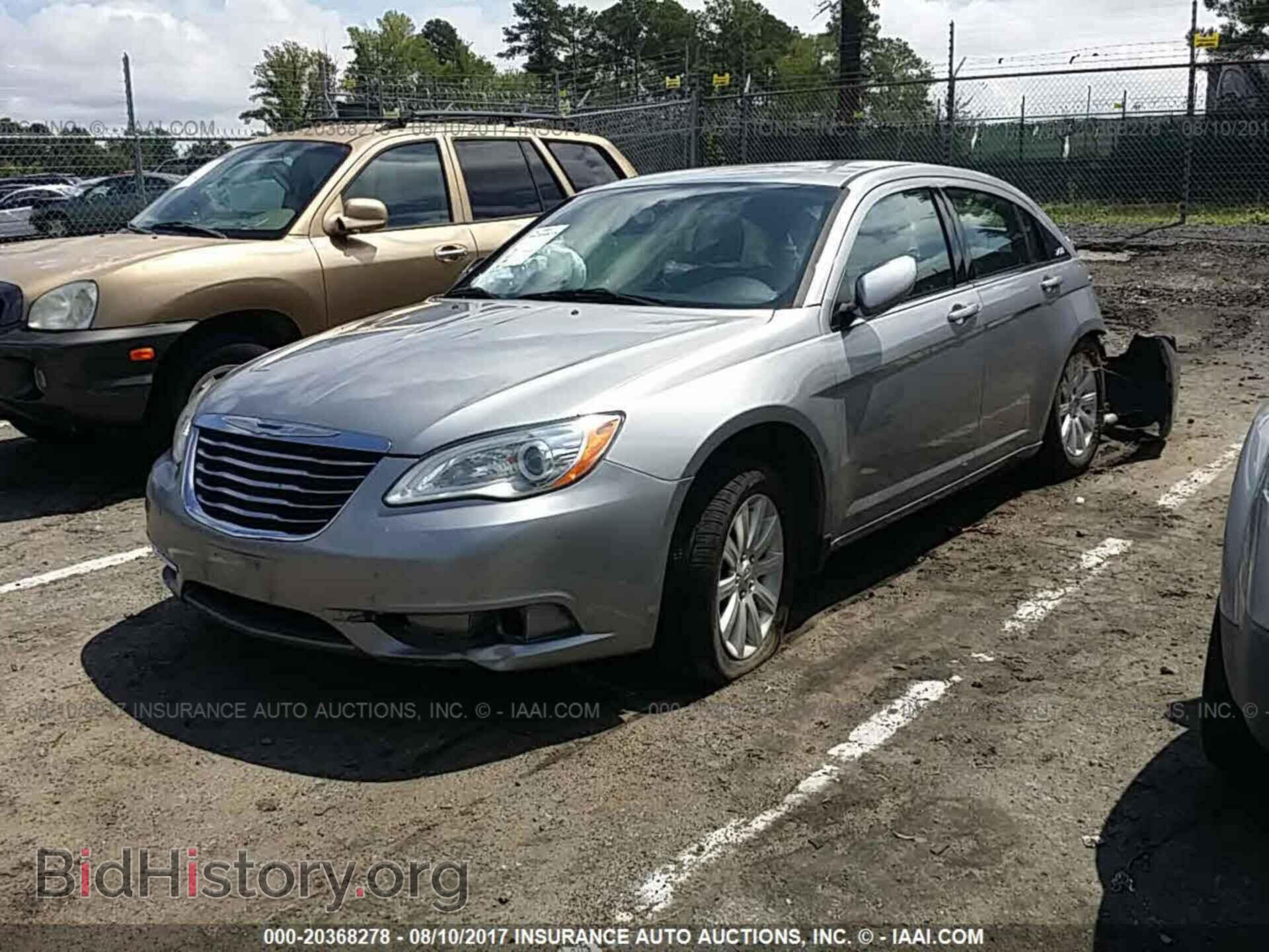 2013 Chrysler 200 - VIN: 1C3CCBBG3DN639013 - Фото 2