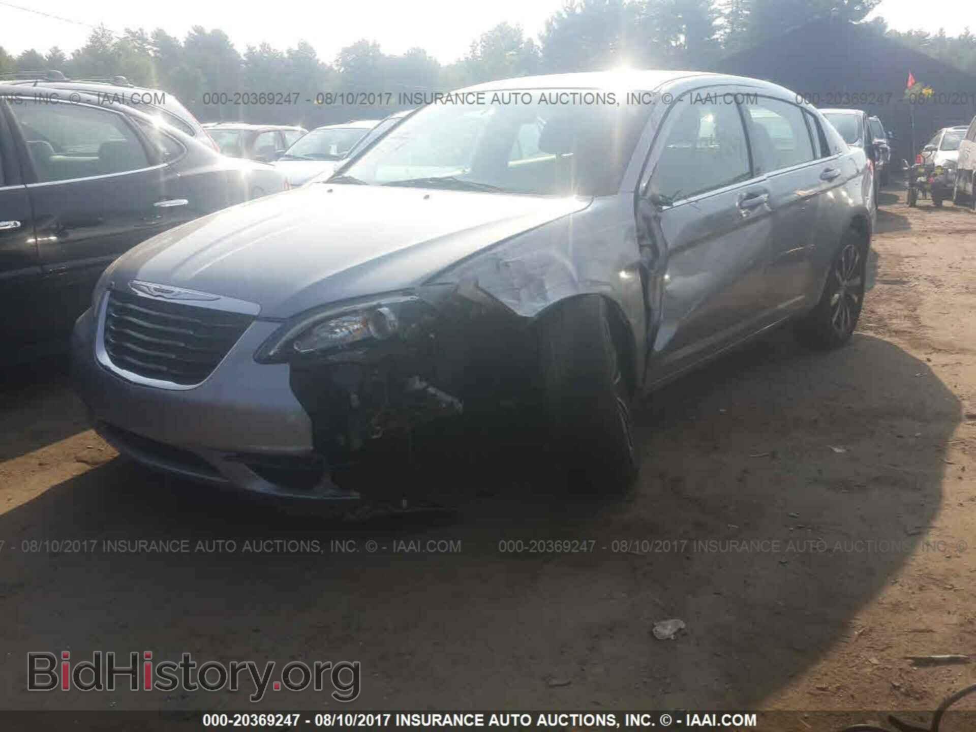 2014 Chrysler 200 - VIN: 1C3CCBBB4EN178751 - Photo 2