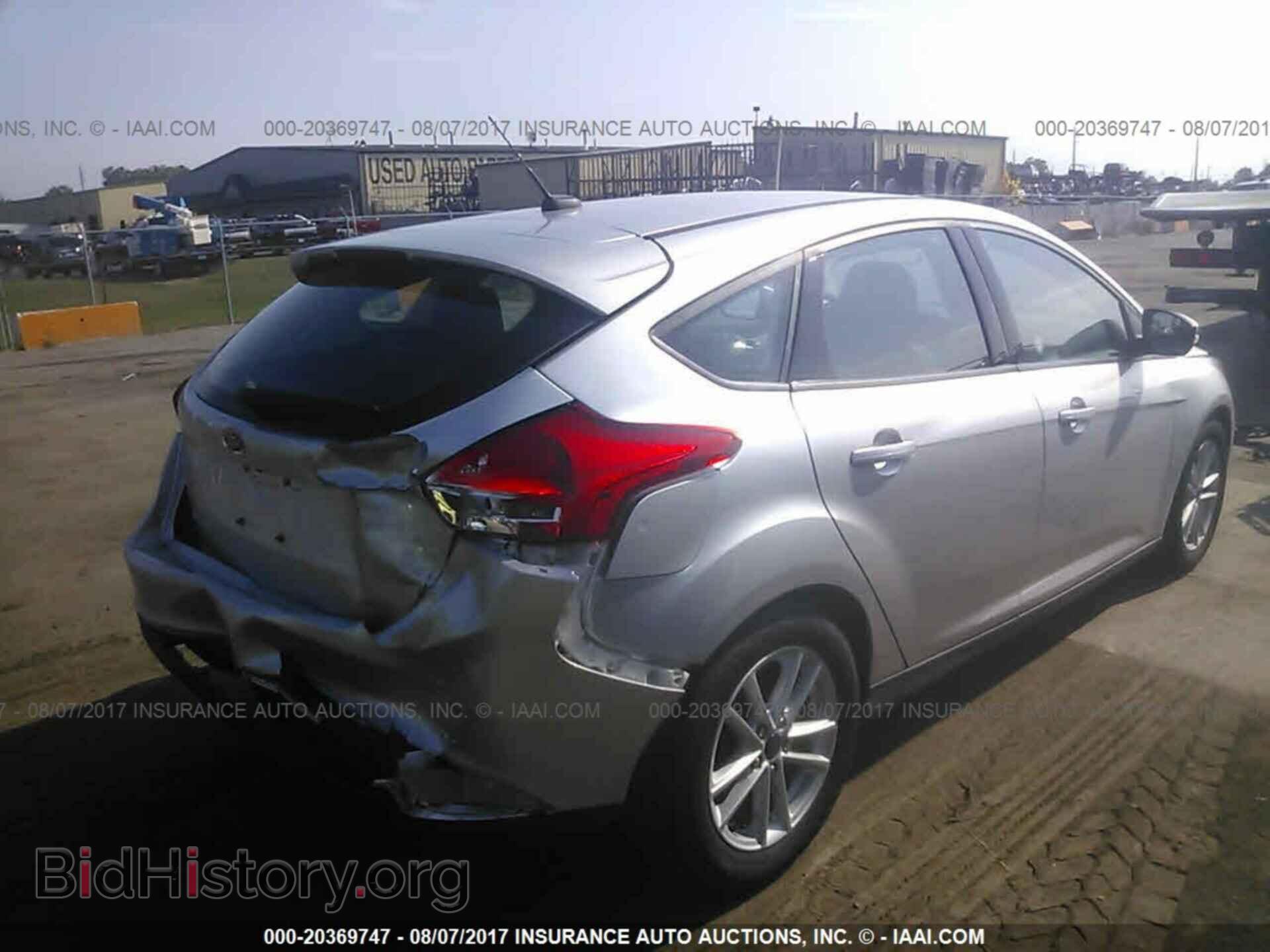 2017 Ford Focus - VIN: 1FADP3K26HL267902 - Photo 4