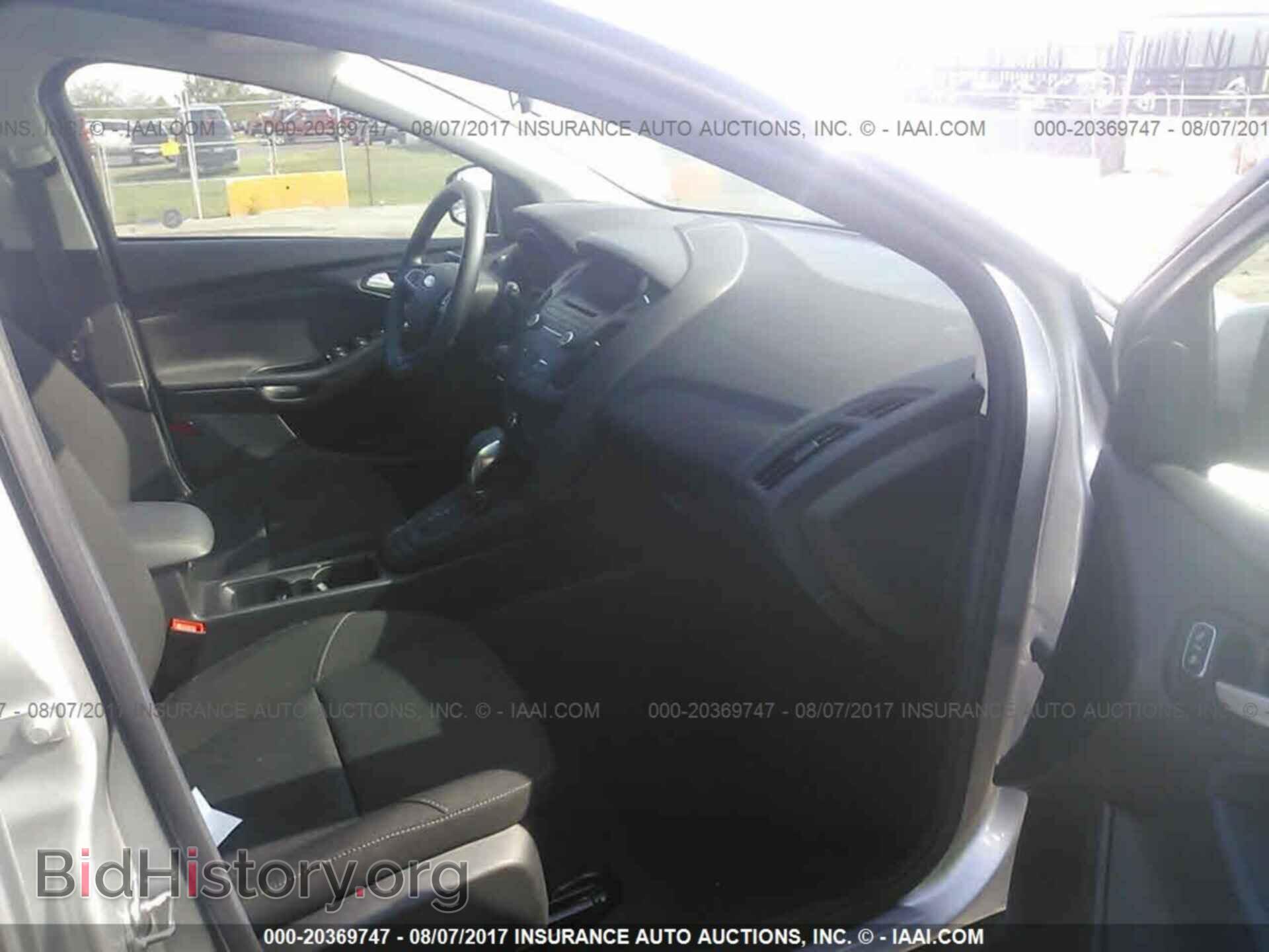 2017 Ford Focus - VIN: 1FADP3K26HL267902 - Photo 5