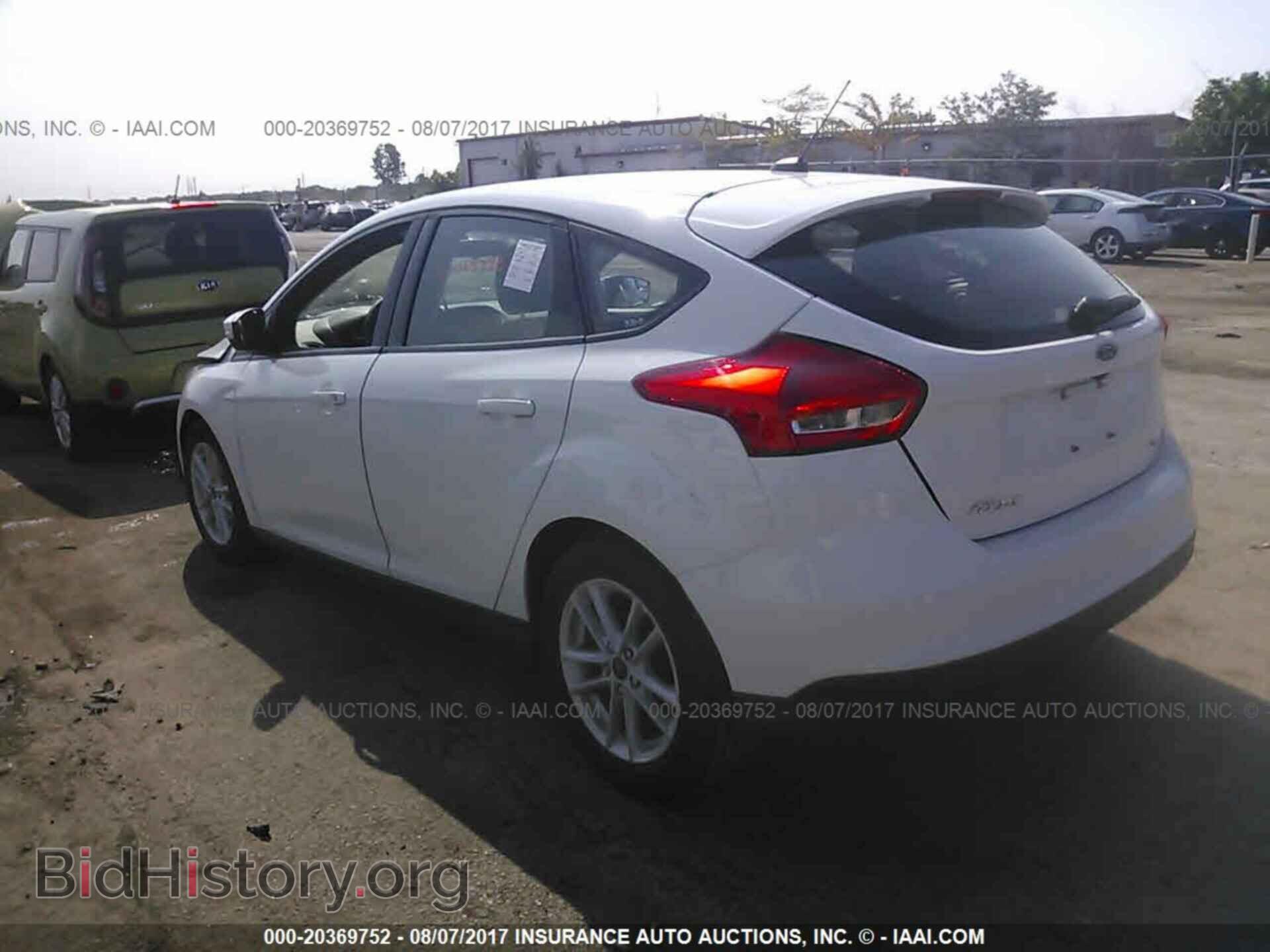 2017 Ford Focus - VIN: 1FADP3K20HL247855 - Photo 3