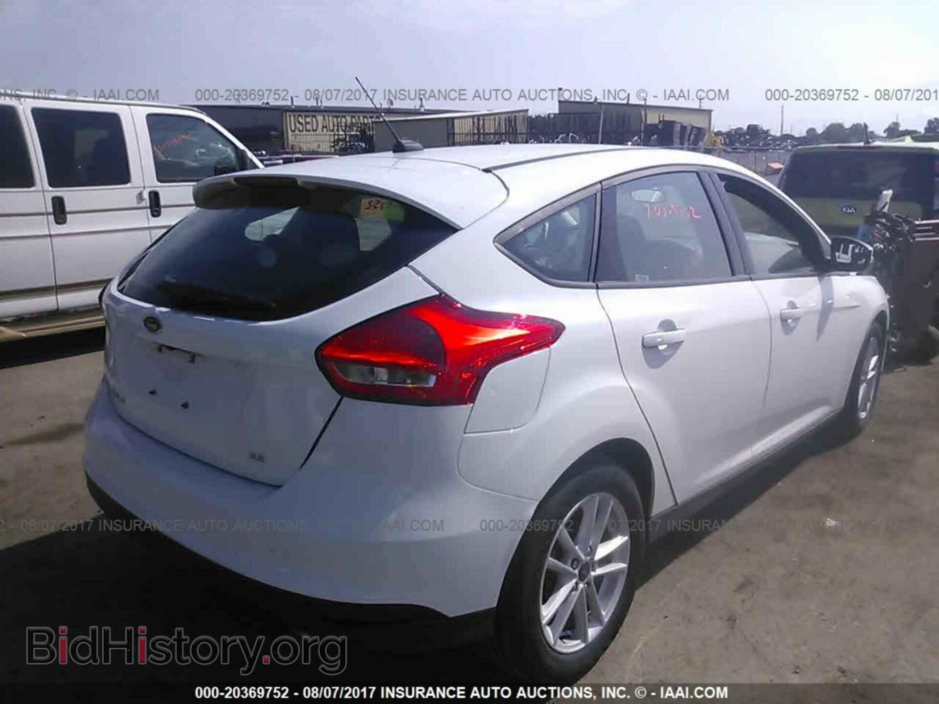 2017 Ford Focus - VIN: 1FADP3K20HL247855 - Photo 4