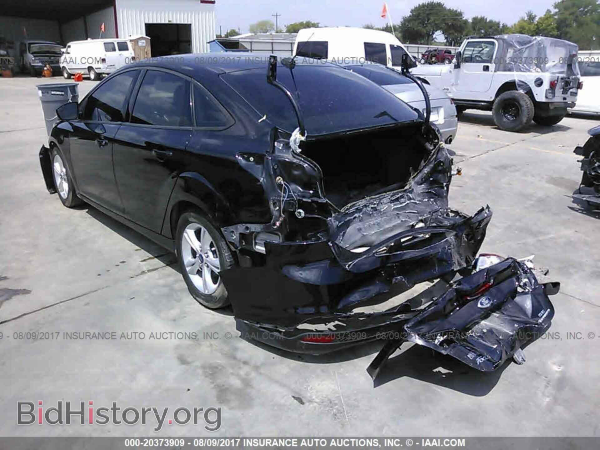 2014 Ford Focus - VIN: 1FADP3F21EL208715 - Photo 3