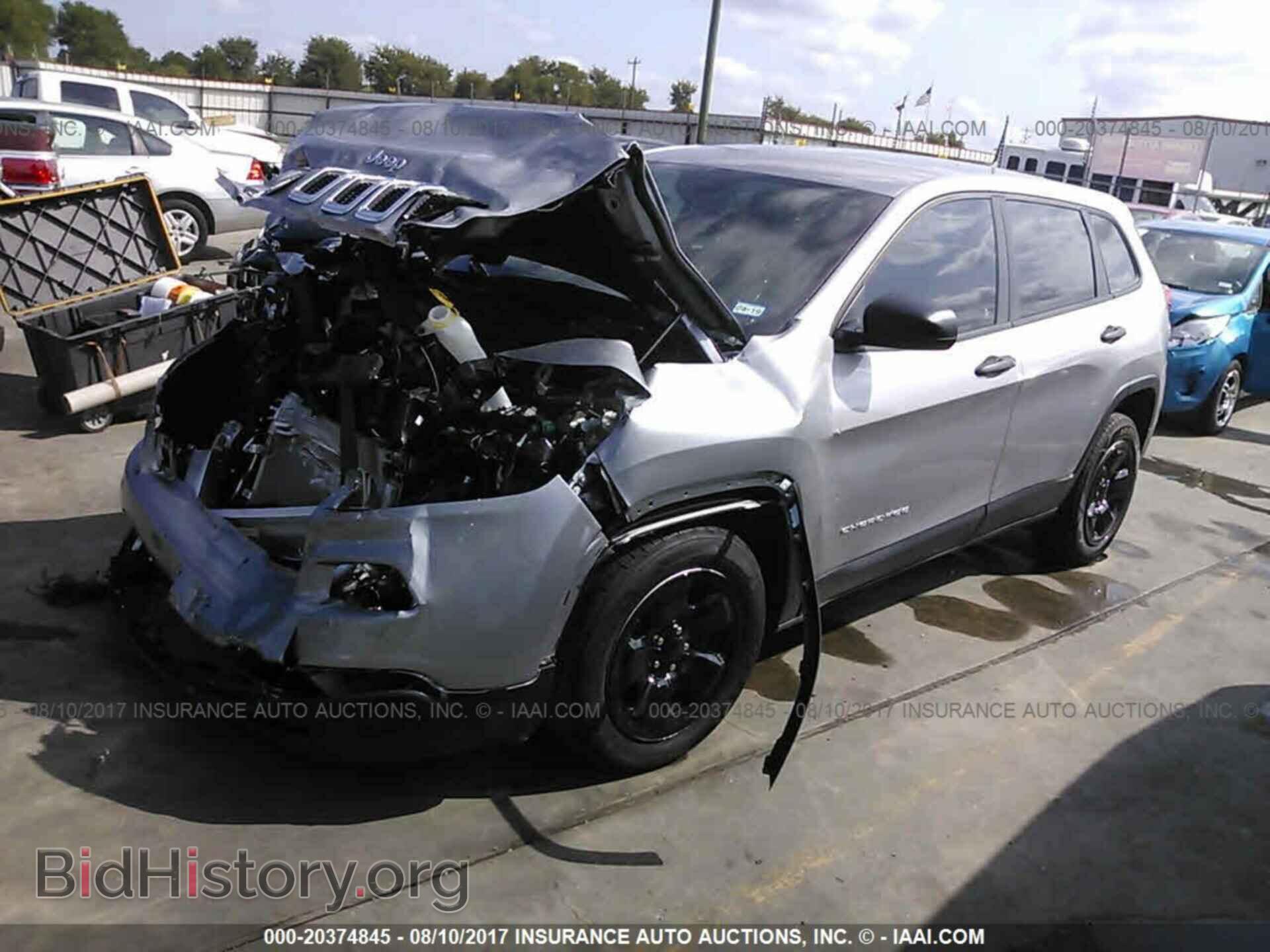 2017 Jeep Cherokee - VIN: 1C4PJLAB9HW669342 - Photo 2