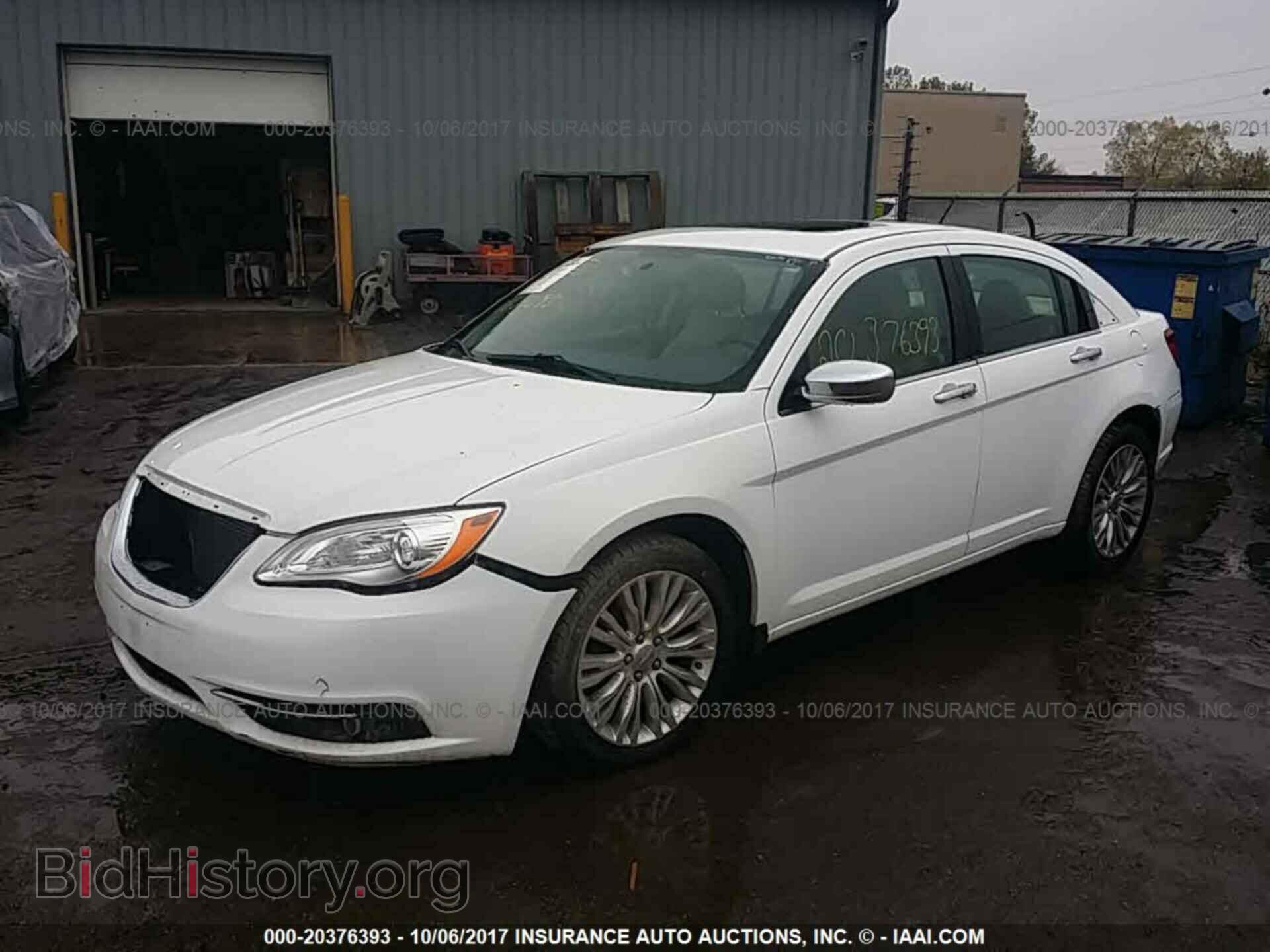 2011 Chrysler 200 - VIN: 1C3BC2FG4BN581917 - Фото 2