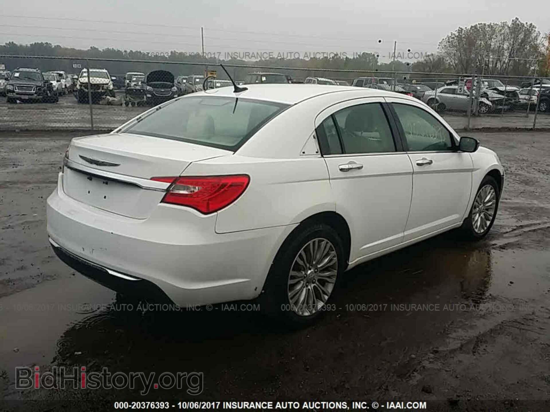 2011 Chrysler 200 - VIN: 1C3BC2FG4BN581917 - Фото 4