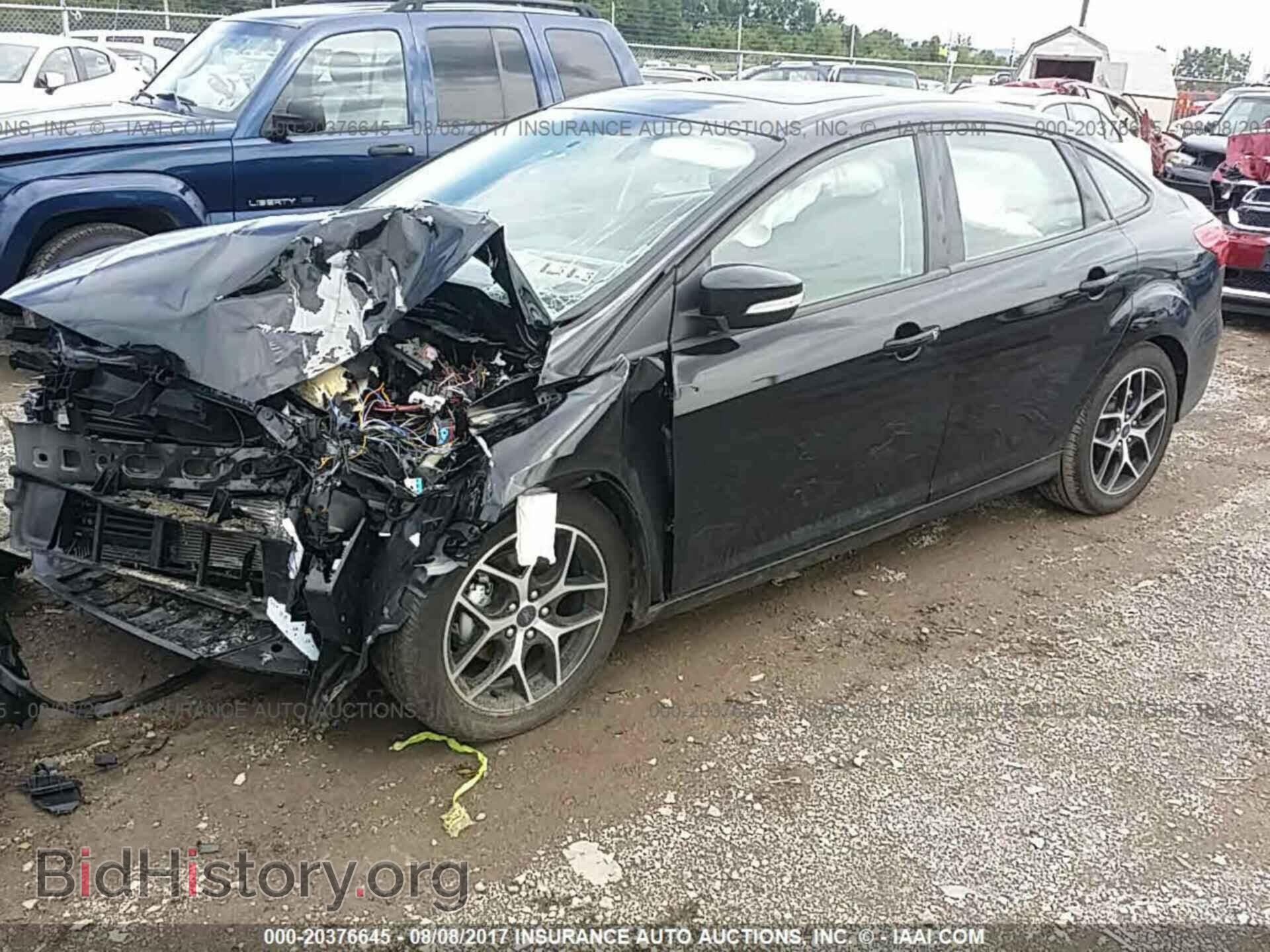 2017 Ford Focus - VIN: 1FADP3H28HL260263 - Photo 2