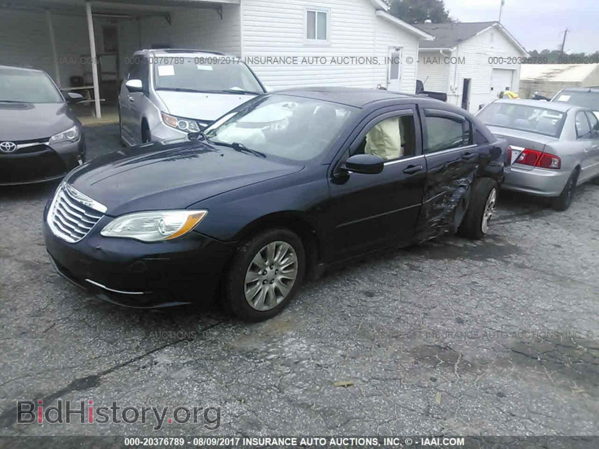 2011 Chrysler 200 - VIN: 1C3BC4FB7BN550449 - Фото 2