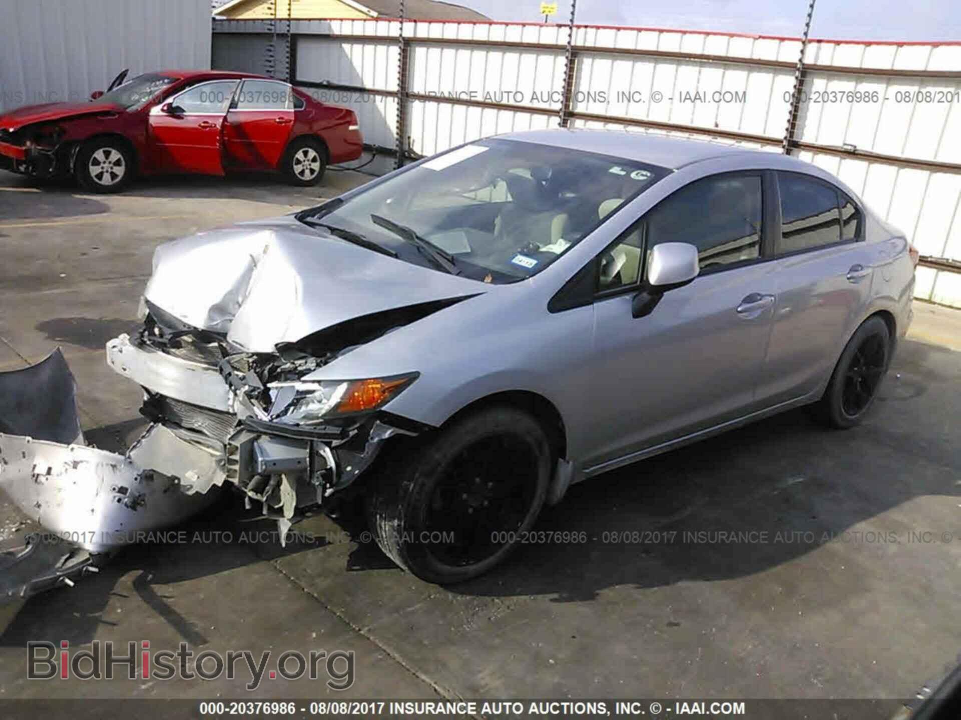 2012 Honda Civic - VIN: 2HGFB2F55CH609363 - Фото 2