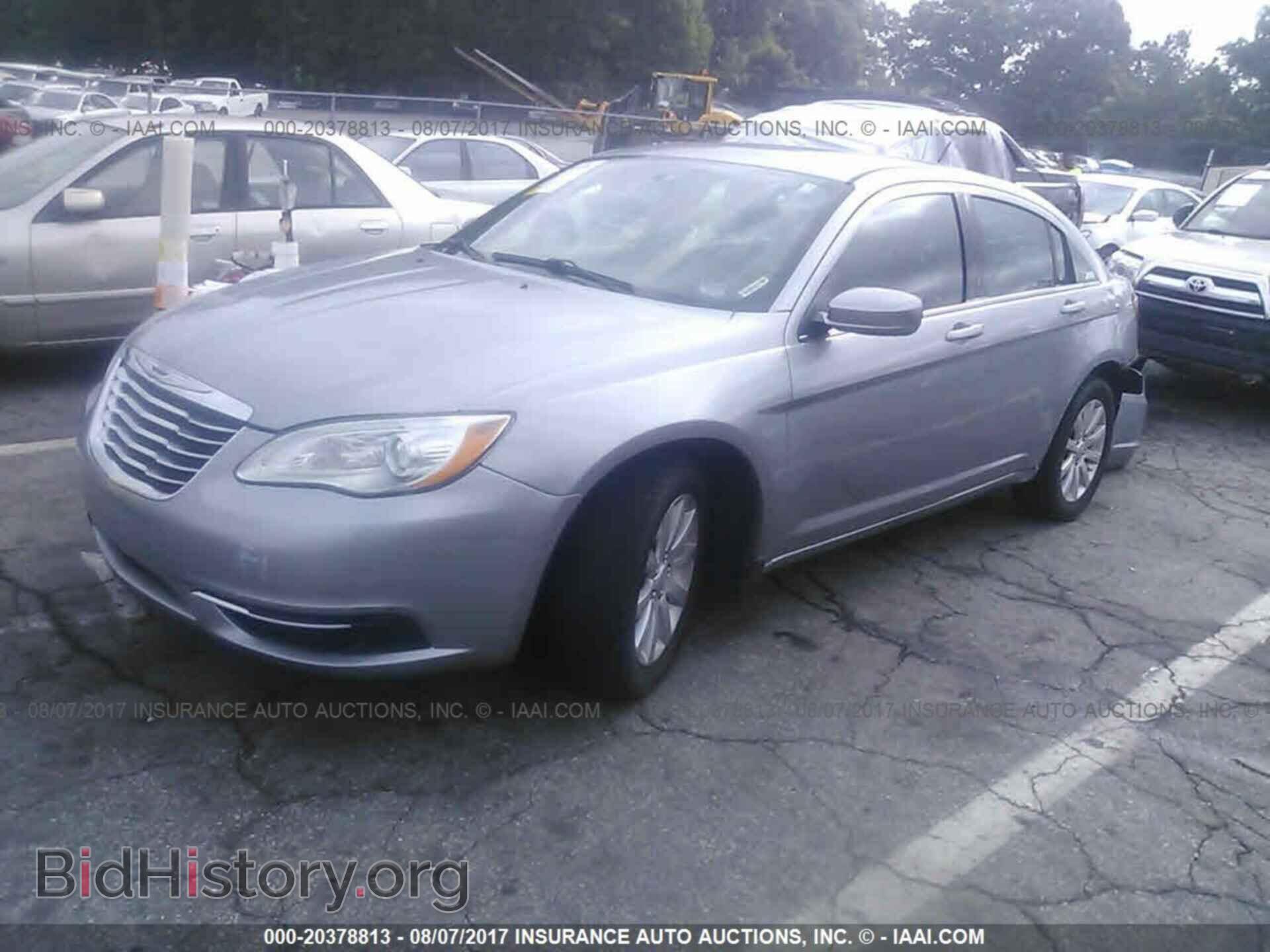 2013 Chrysler 200 - VIN: 1C3CCBBB0DN578983 - Фото 2