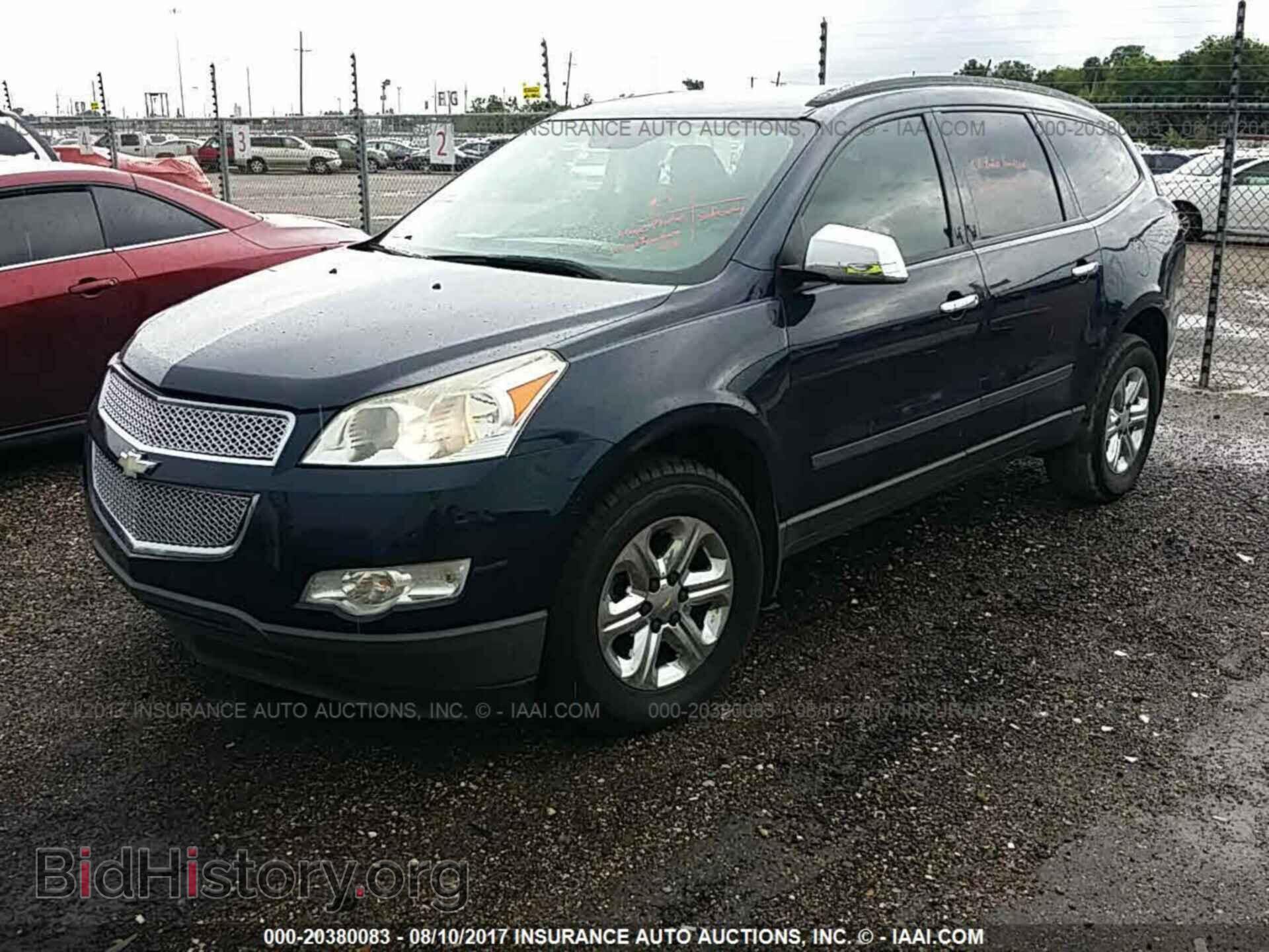 2011 Chevrolet Traverse - VIN: 1GNKREED6BJ373300 - Фото 2