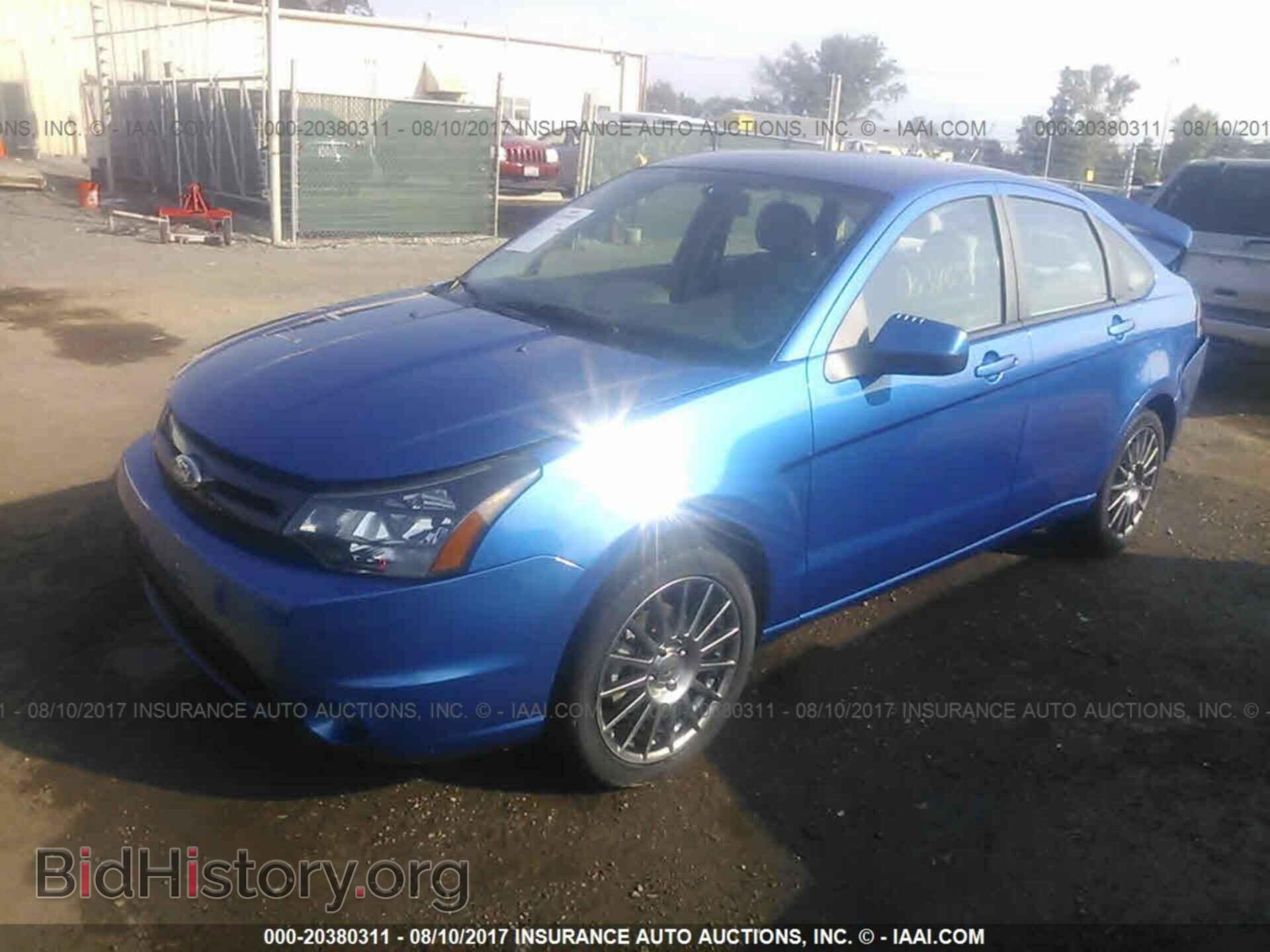 2011 Ford Focus - VIN: 1FAHP3GN2BW176233 - Photo 2