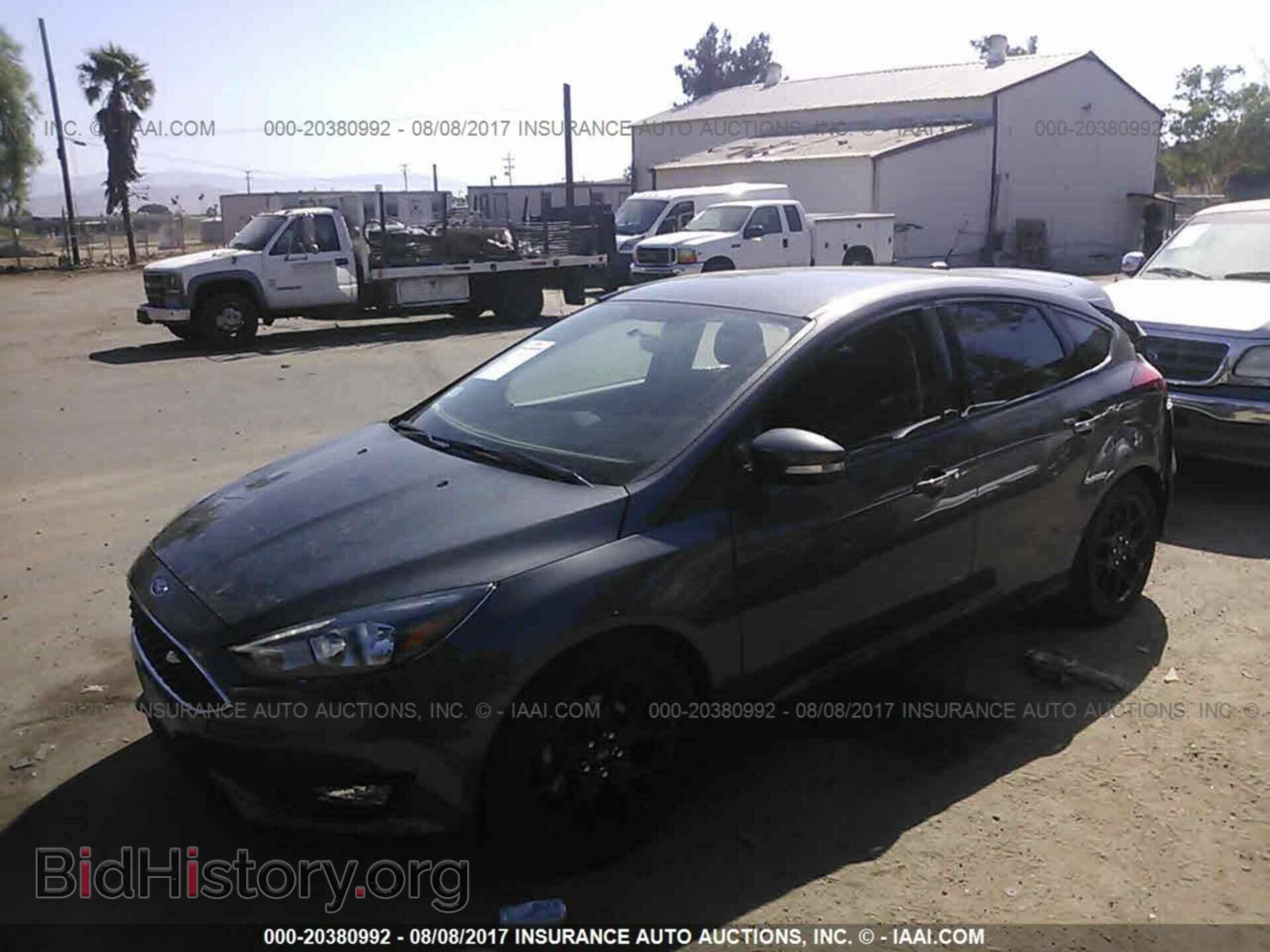 2016 Ford Focus - VIN: 1FADP3K2XGL246257 - Фото 2