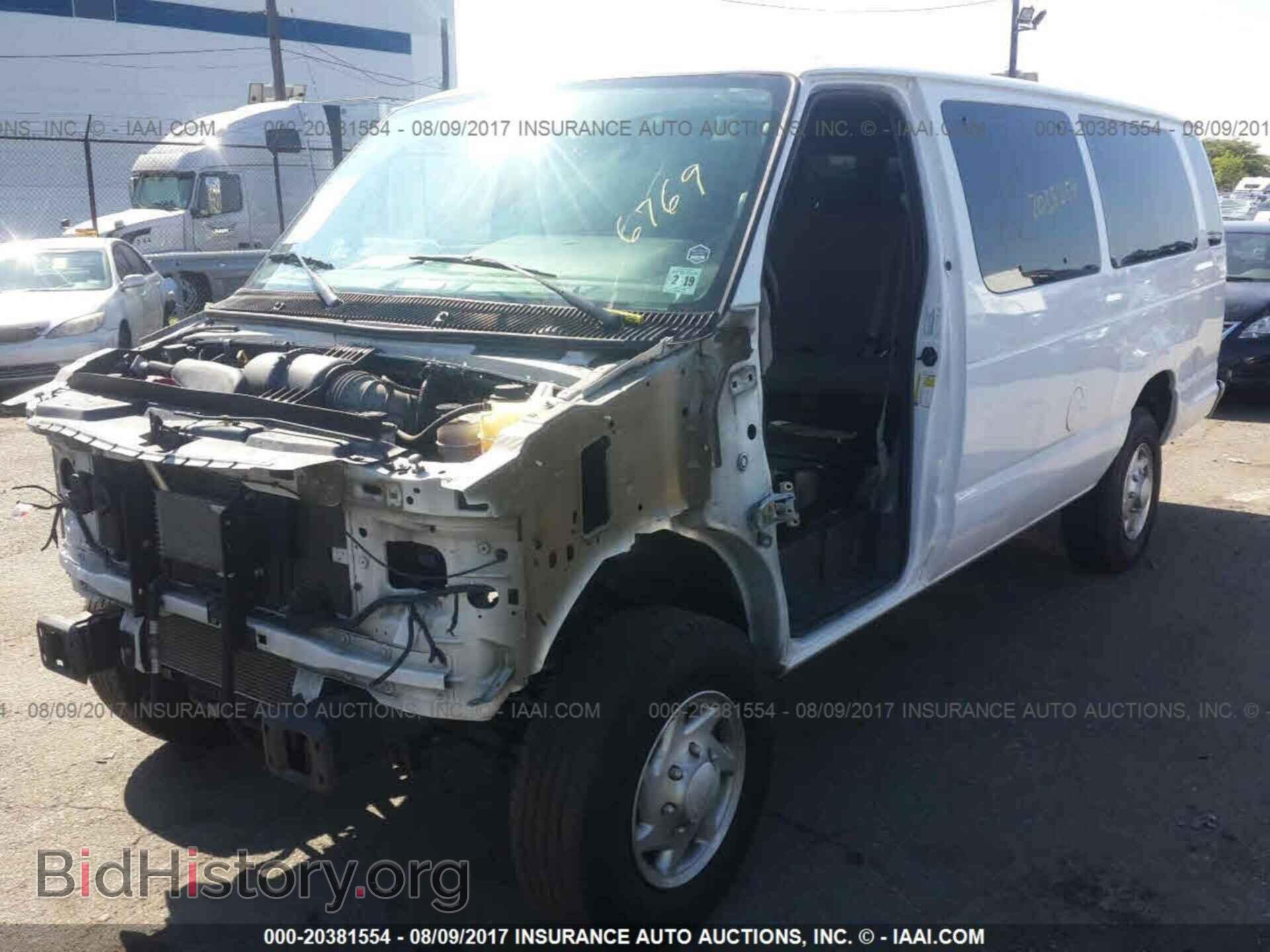 2014 Ford Econoline - VIN: 1FBSS3BL3EDA96769 - Фото 2