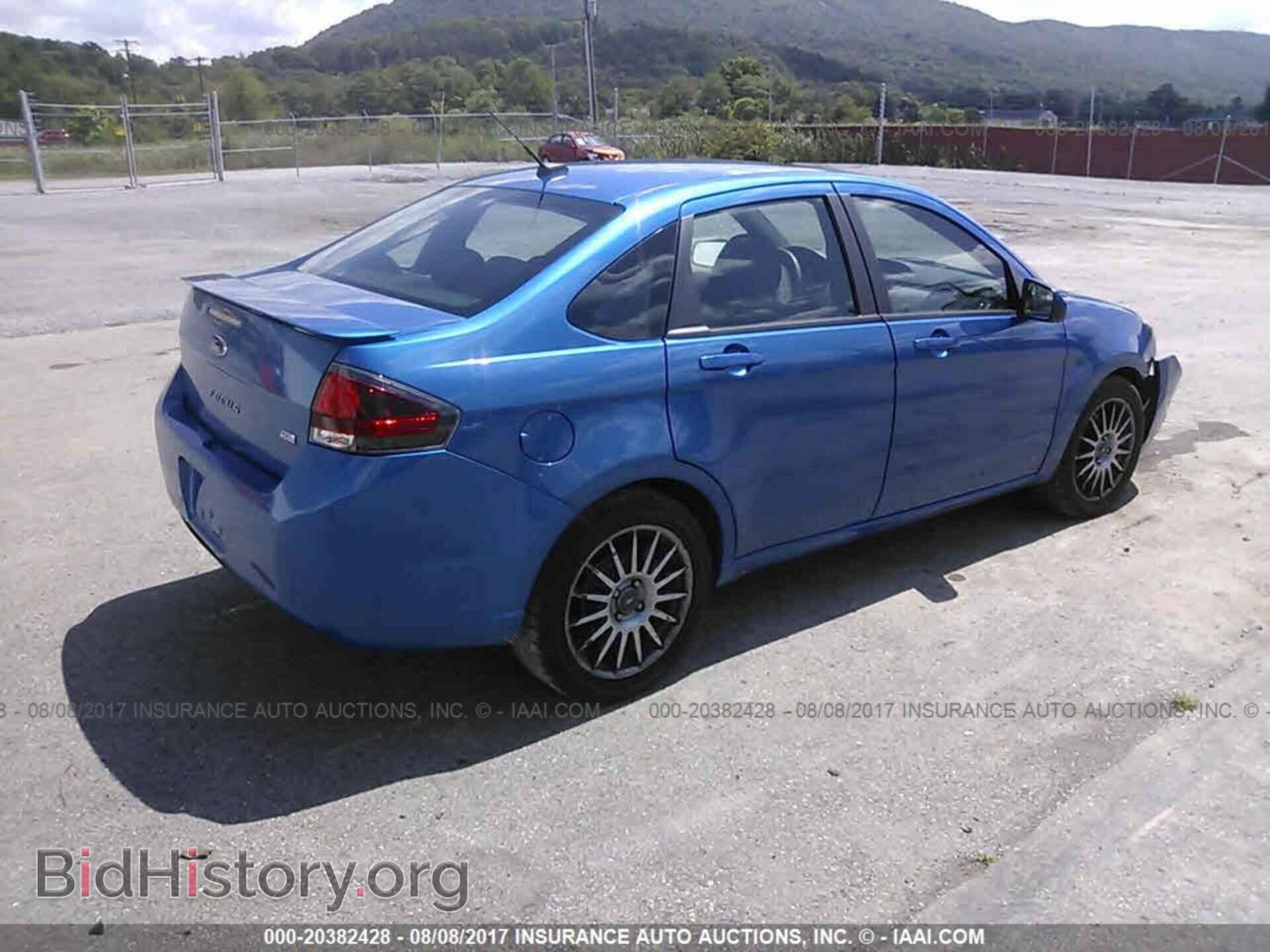 2011 Ford Focus - VIN: 1FAHP3GN0BW176733 - Photo 4