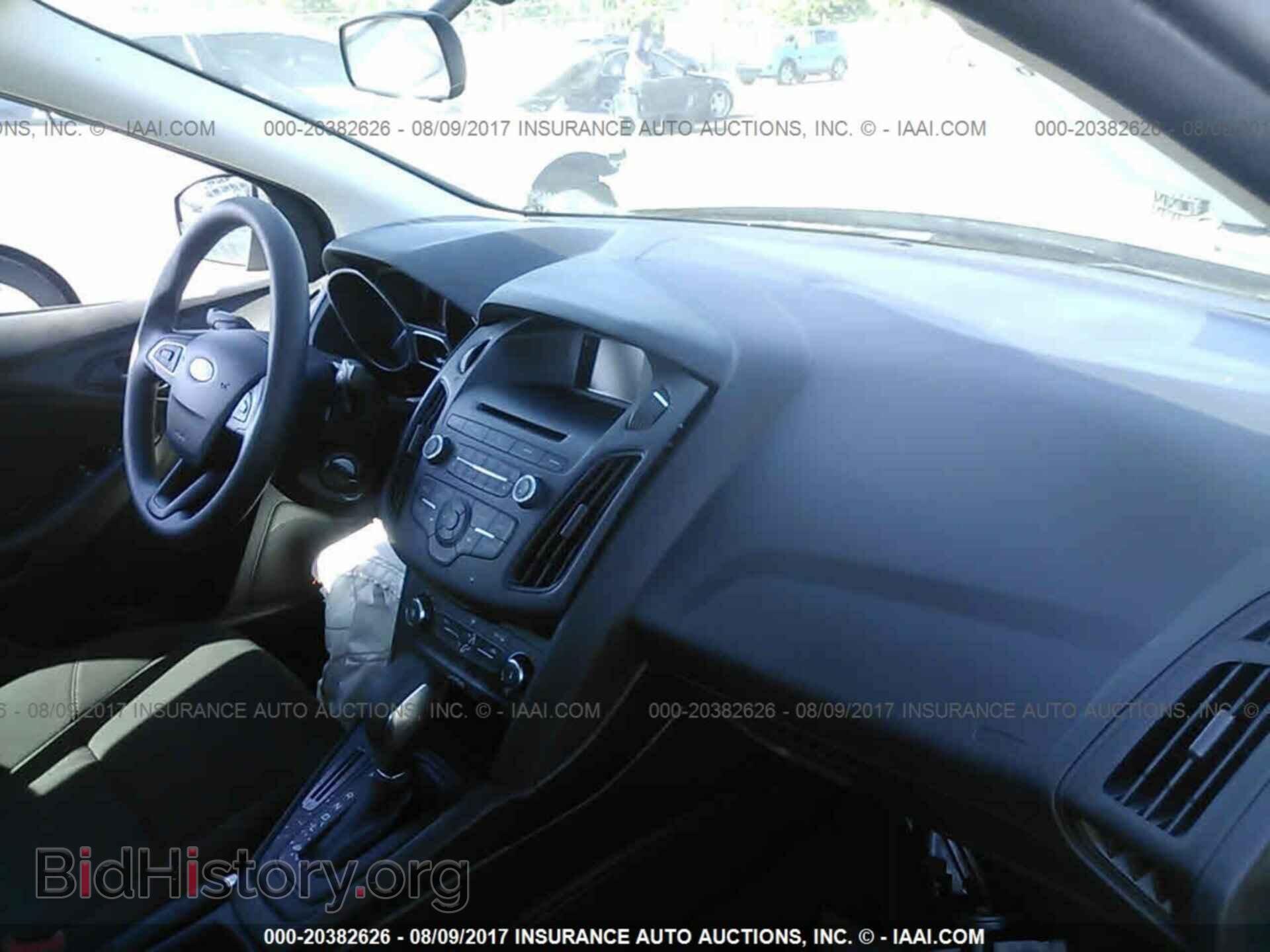2016 Ford Focus - VIN: 1FADP3E20GL386524 - Photo 5