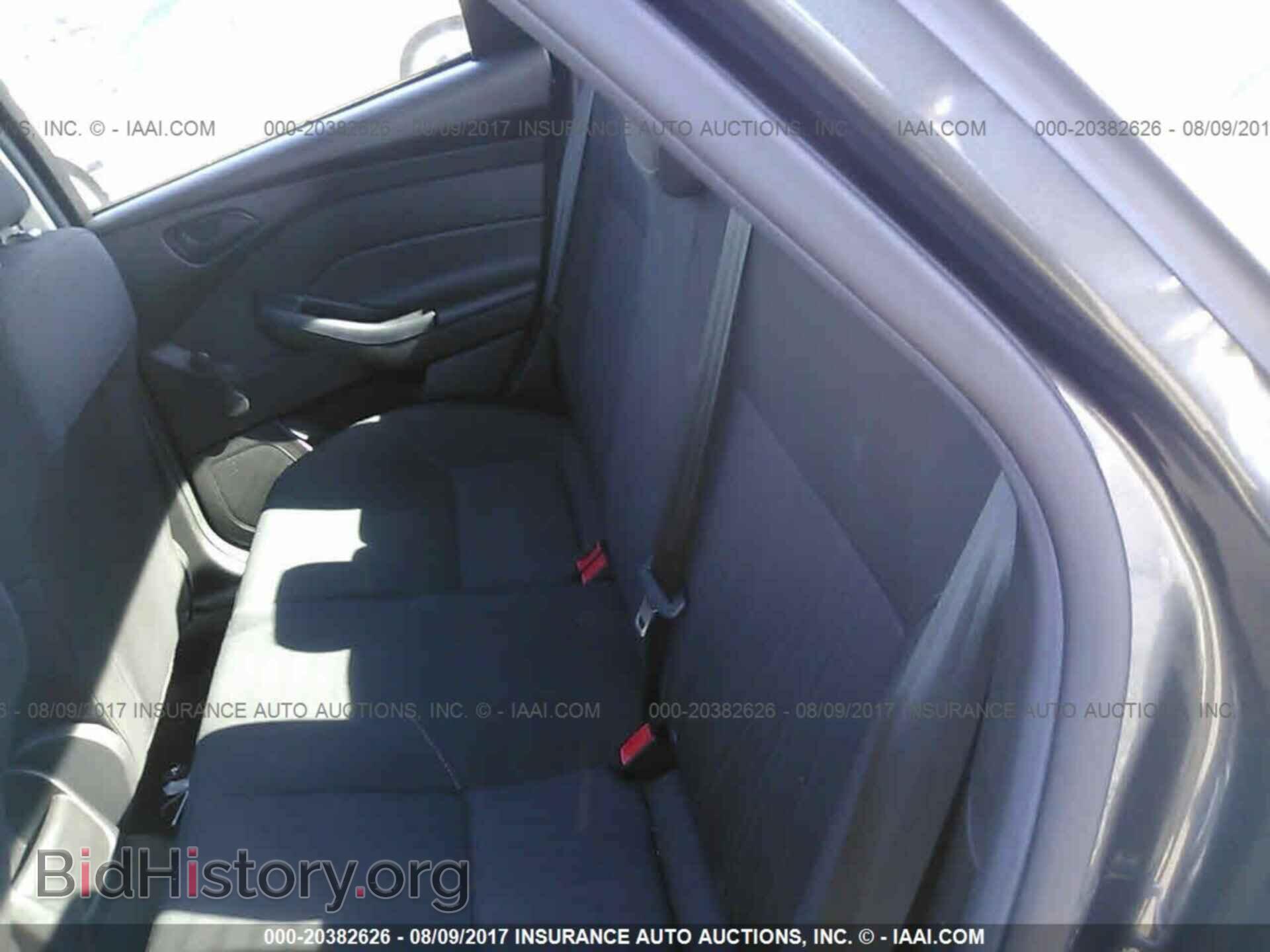 2016 Ford Focus - VIN: 1FADP3E20GL386524 - Photo 8