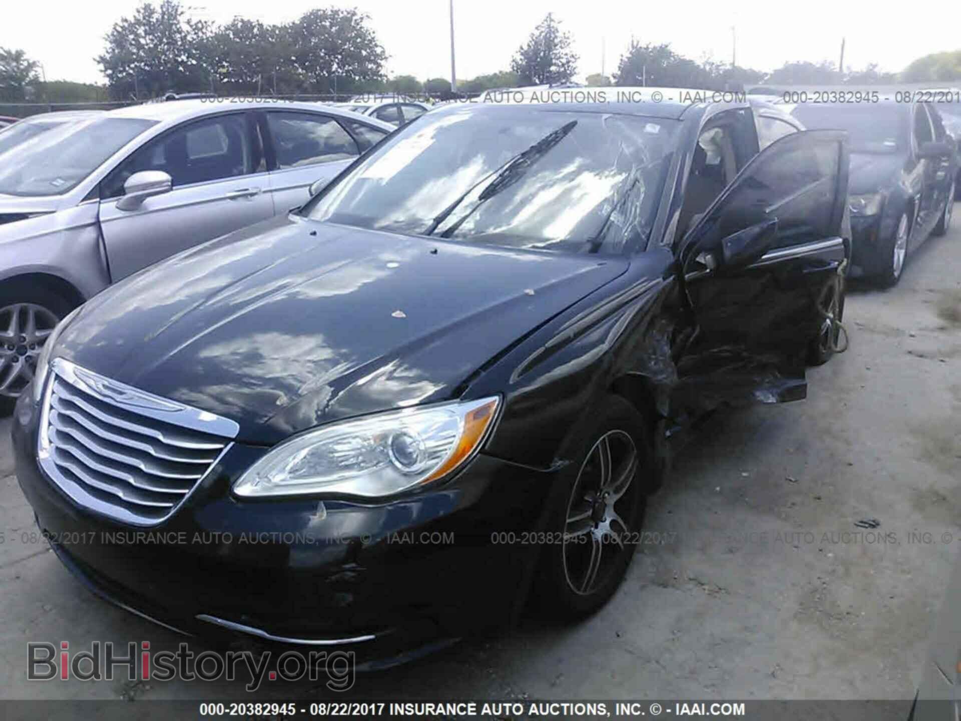 2011 Chrysler 200 - VIN: 1C3BC1FB9BN618586 - Photo 2