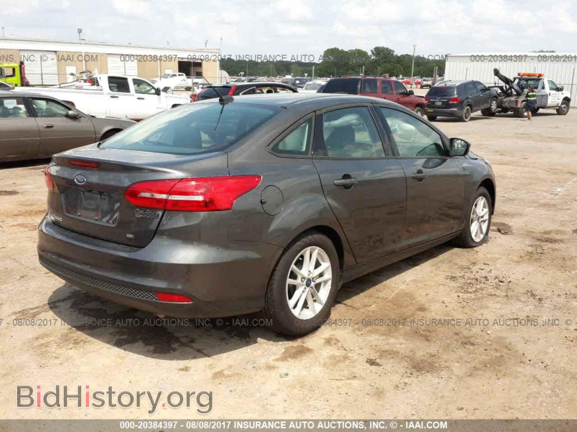 2017 Ford Focus - VIN: 1FADP3F25HL244508 - Photo 4