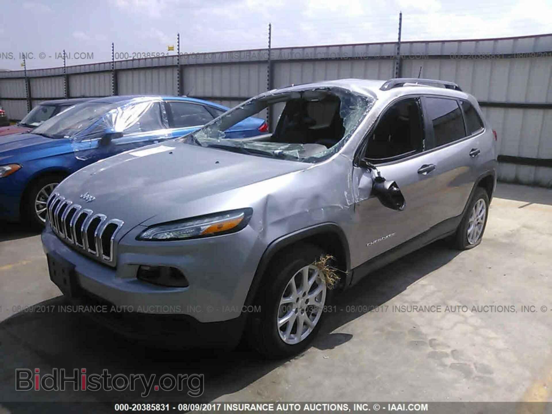 2017 Jeep Cherokee - VIN: 1C4PJLAB5HW593098 - Фото 2
