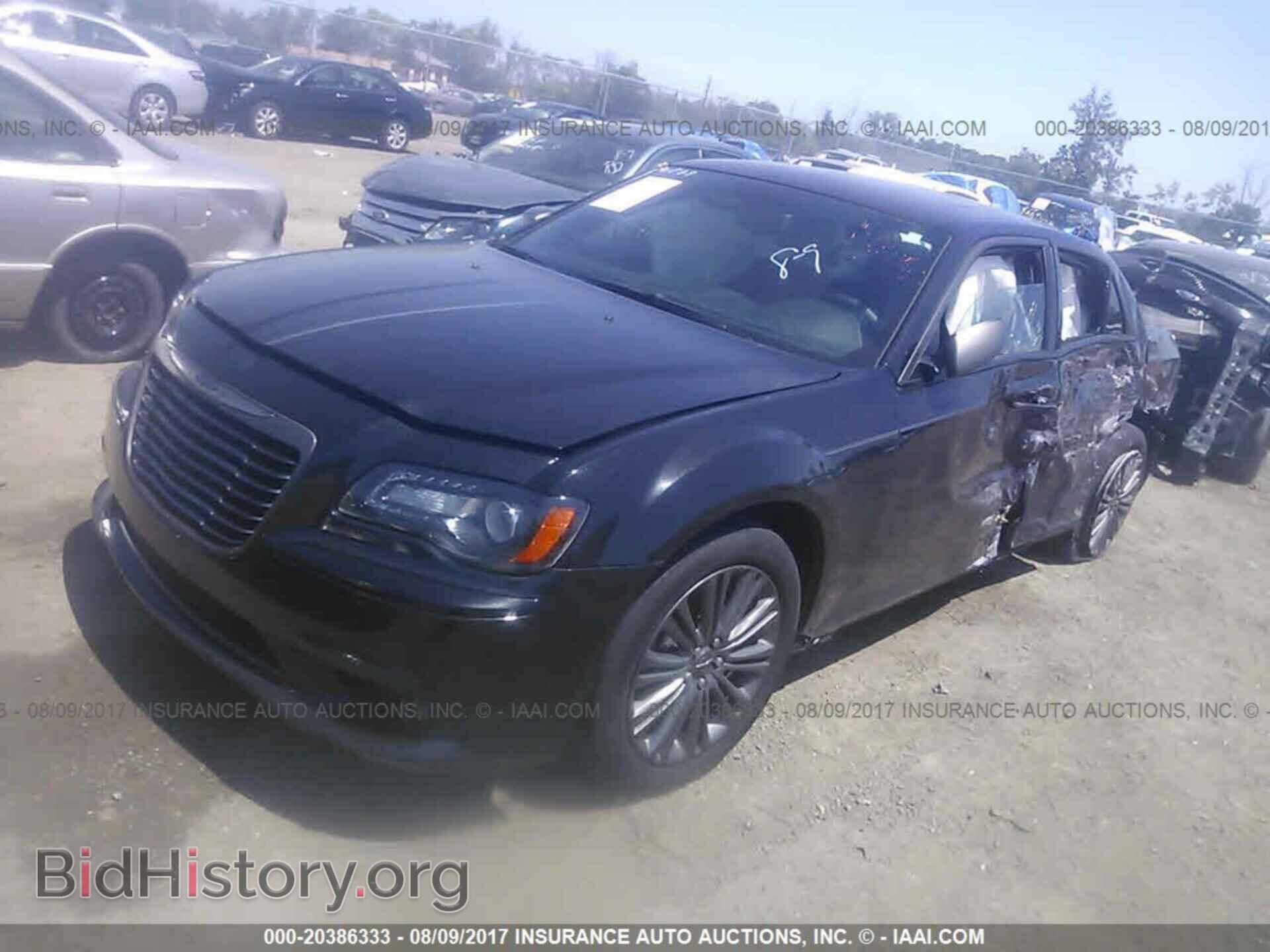 2014 Chrysler 300c - VIN: 2C3CCAJG2EH236047 - Photo 2