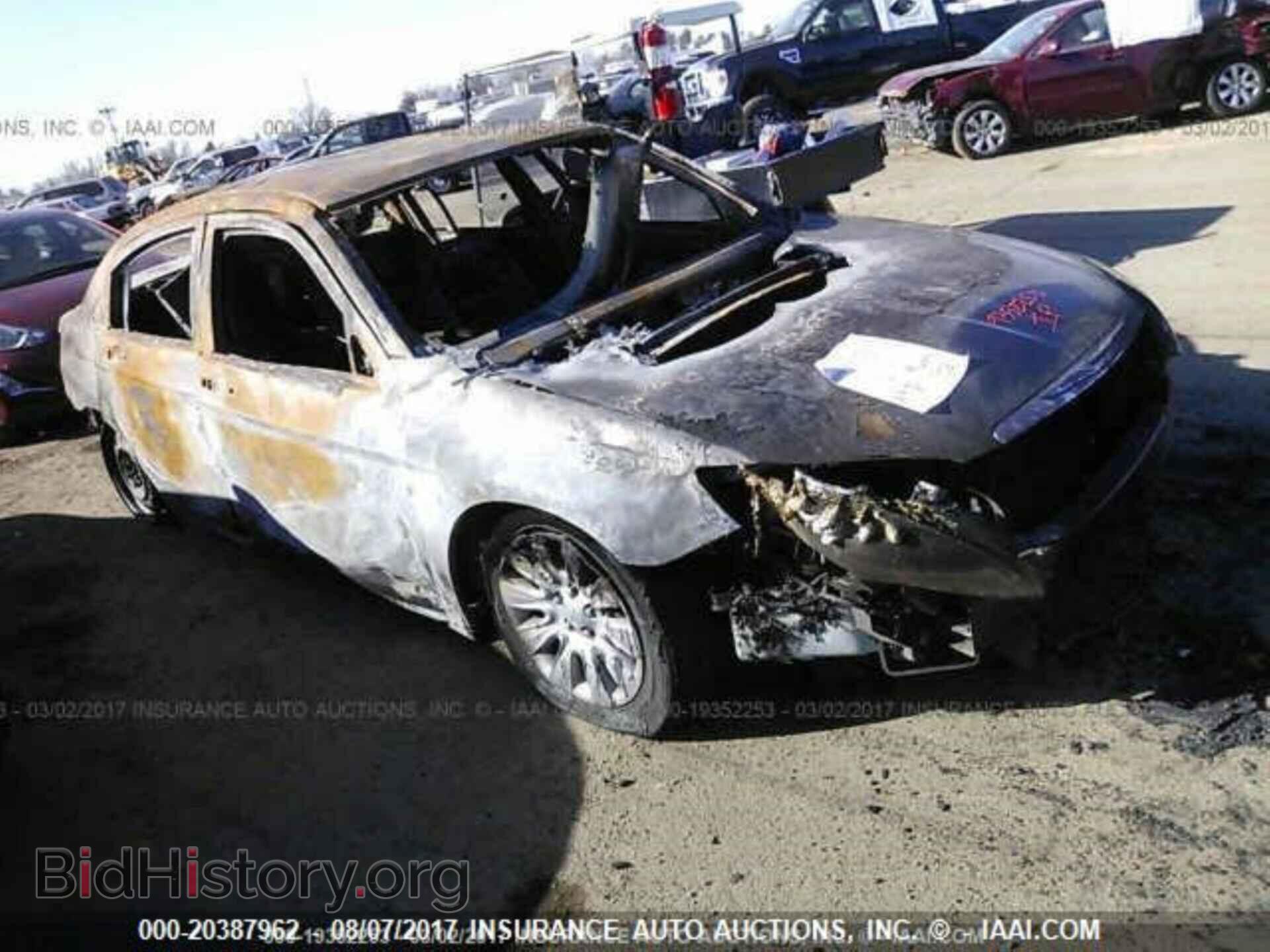 Photo 1C3CCBAB2DN611483 - Chrysler 200 2013