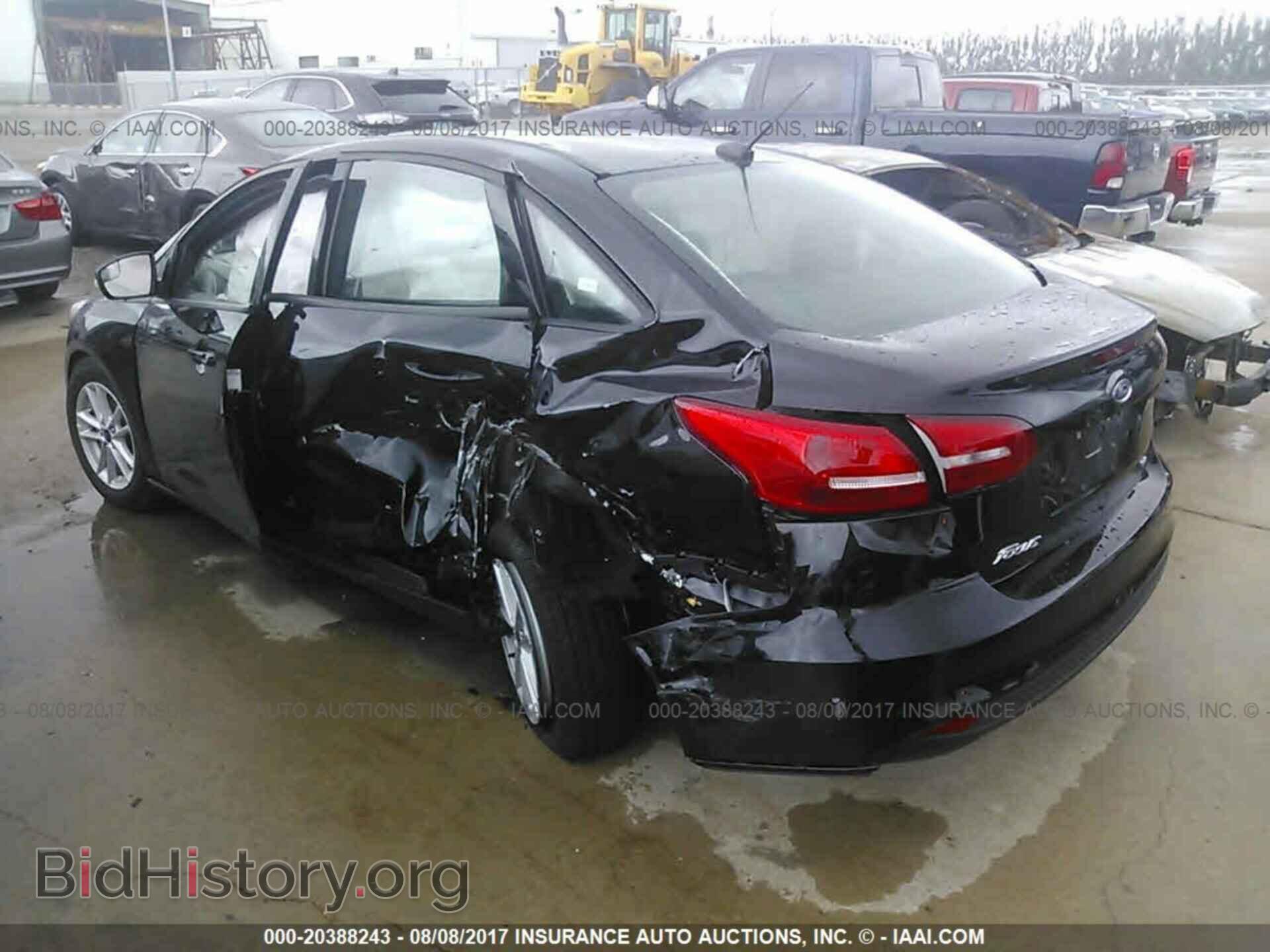2017 Ford Focus - VIN: 1FADP3F27HL286033 - Photo 3