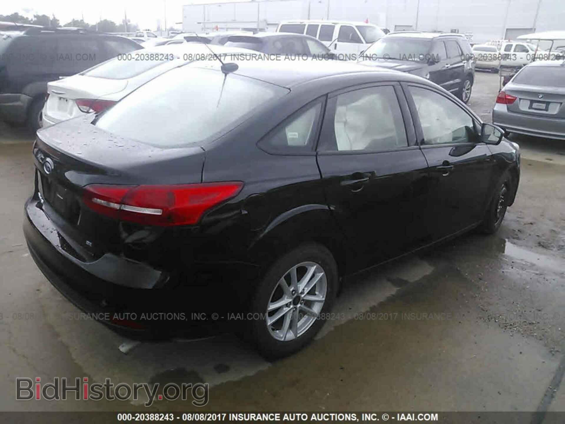 2017 Ford Focus - VIN: 1FADP3F27HL286033 - Photo 4