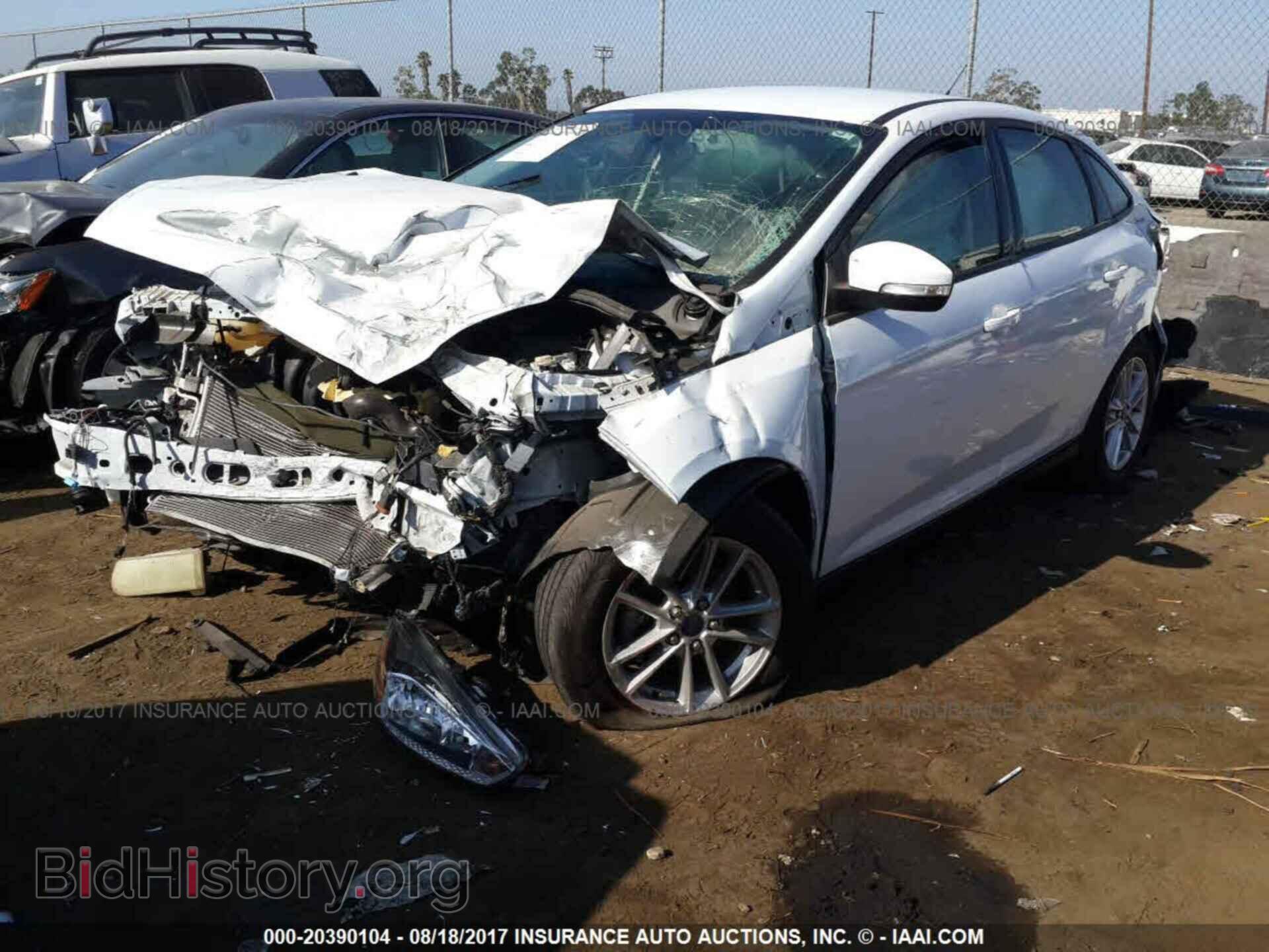 2016 Ford Focus - VIN: 1FADP3F27GL246307 - Photo 2