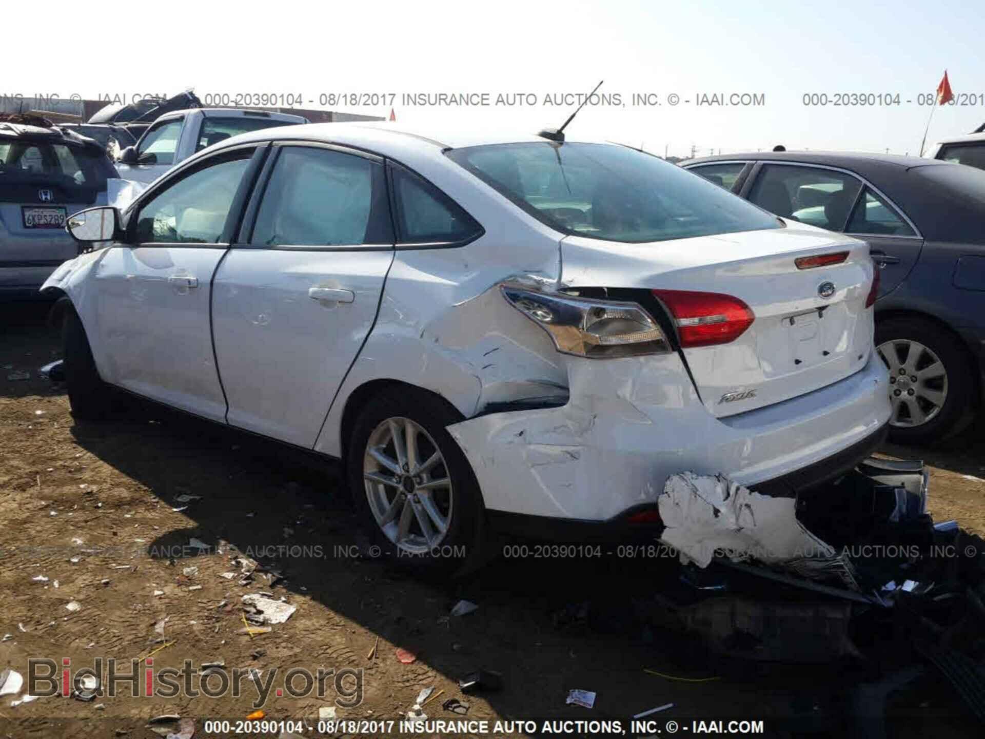 2016 Ford Focus - VIN: 1FADP3F27GL246307 - Photo 3