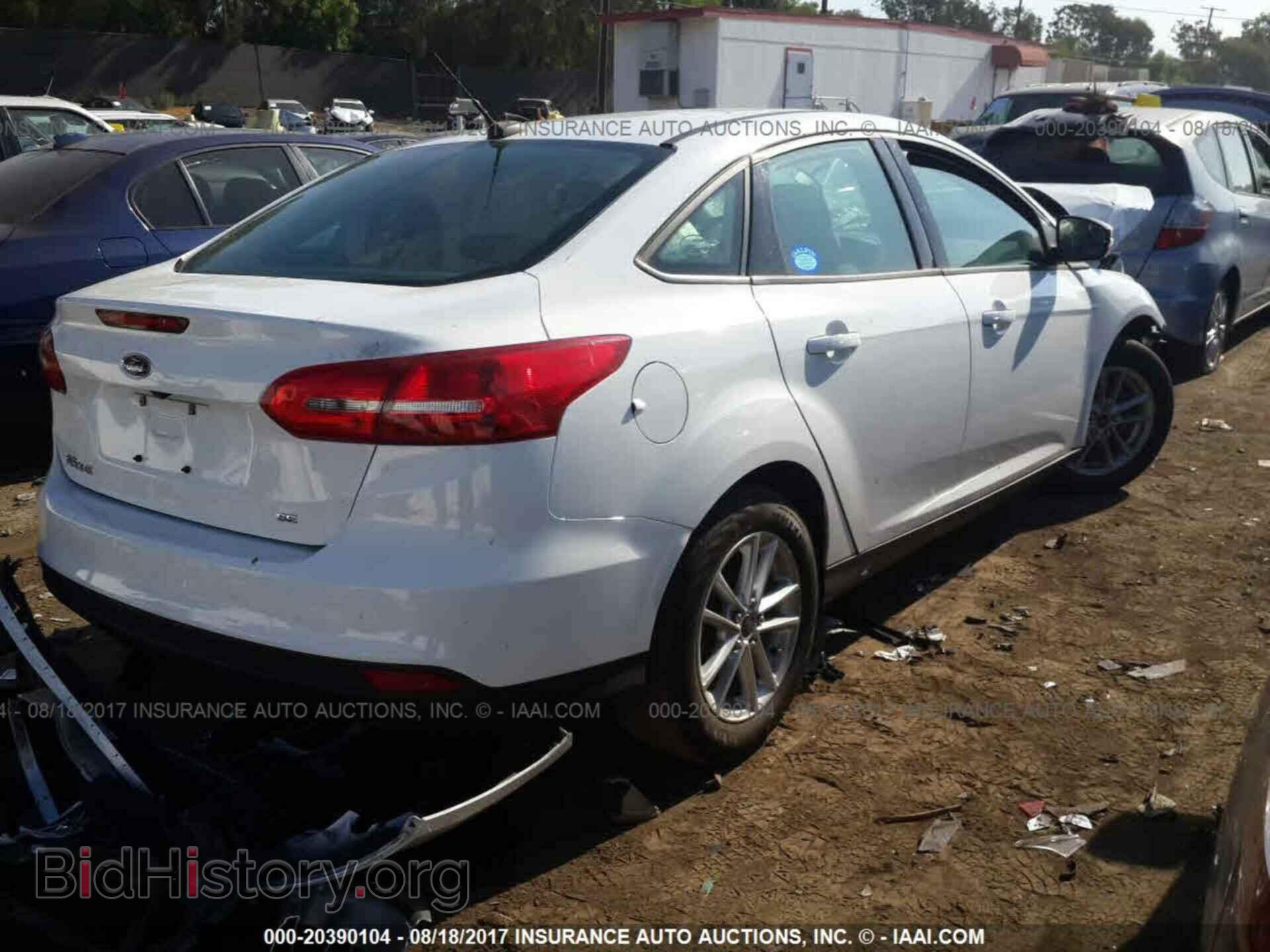 2016 Ford Focus - VIN: 1FADP3F27GL246307 - Photo 4
