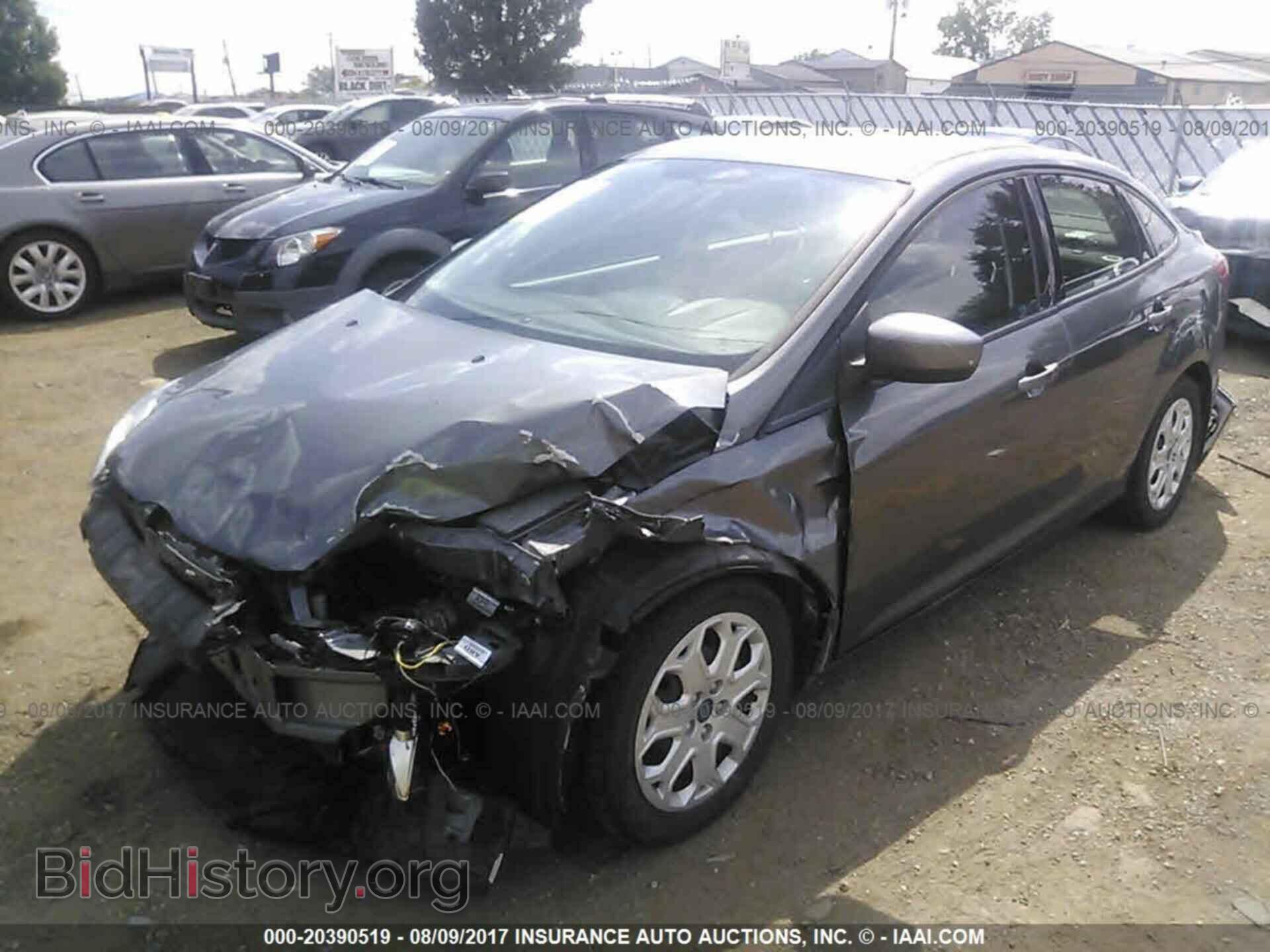 2012 Ford Focus - VIN: 1FAHP3F28CL233058 - Фото 2