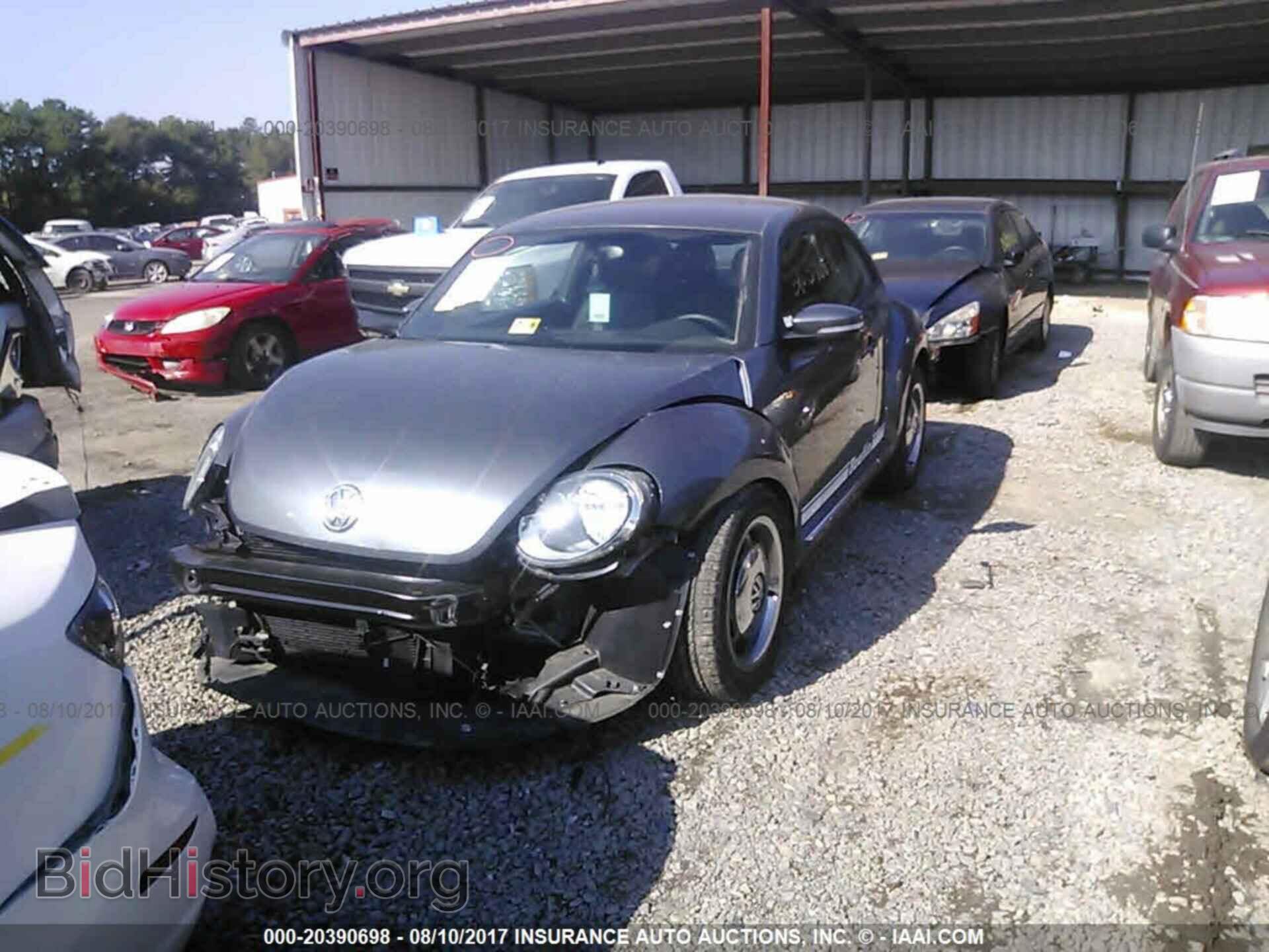 2012 Volkswagen Beetle - VIN: 3VWJP7AT6CM659586 - Фото 2