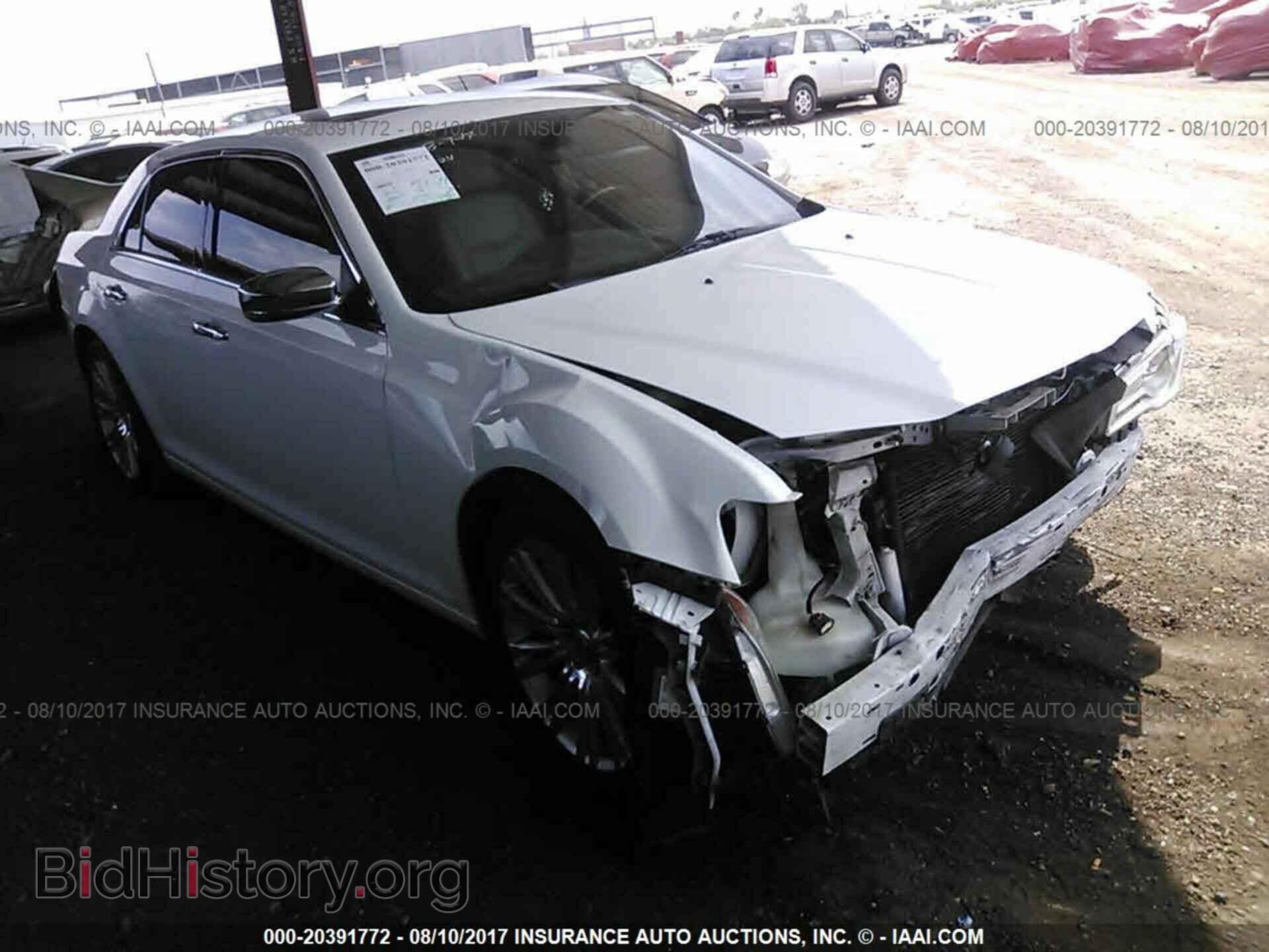 Photo 2C3CA6CT7BH522243 - Chrysler 300c 2011